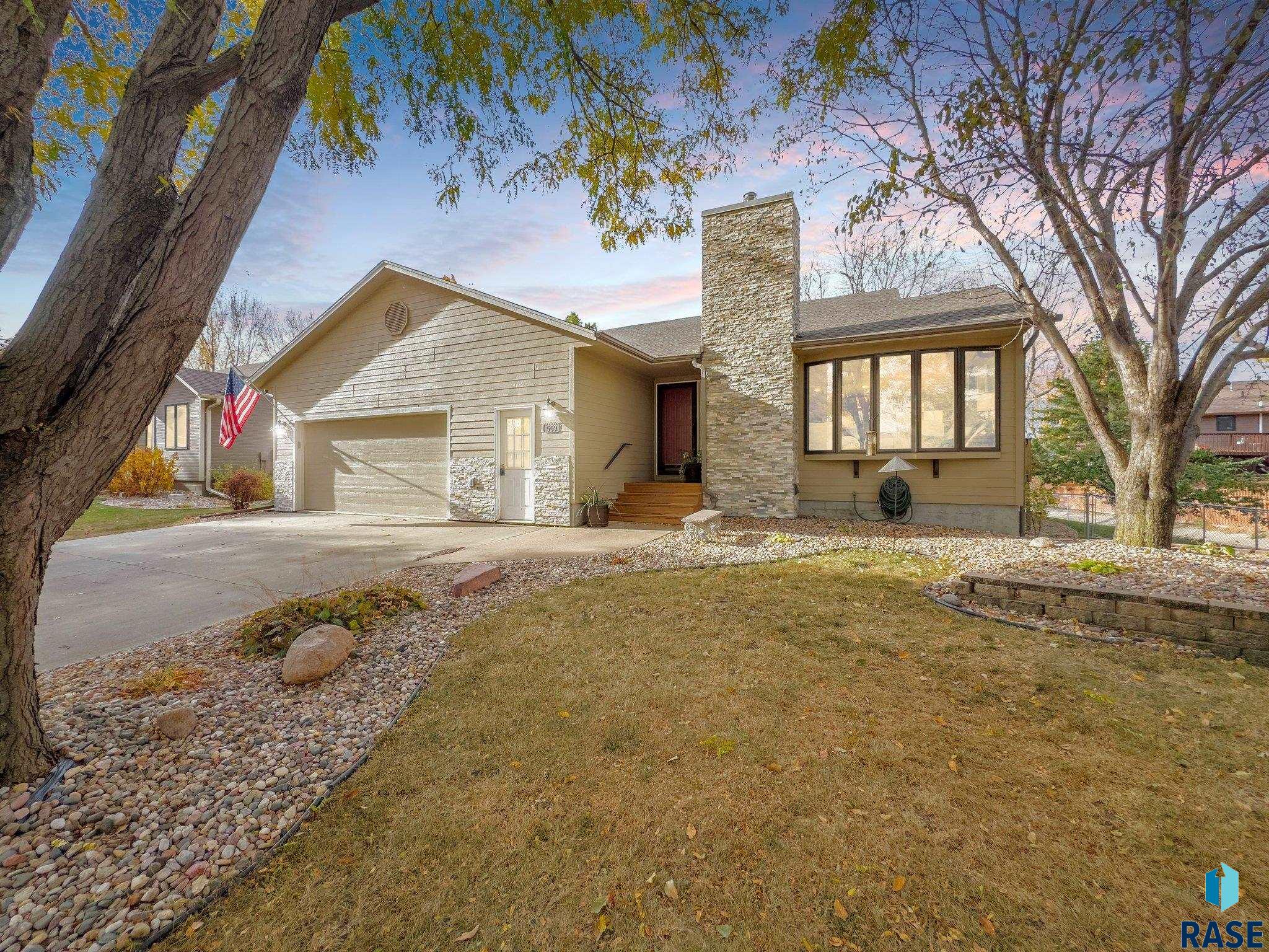 509 N Yellowstone Dr Drive, Brandon, South Dakota image 1