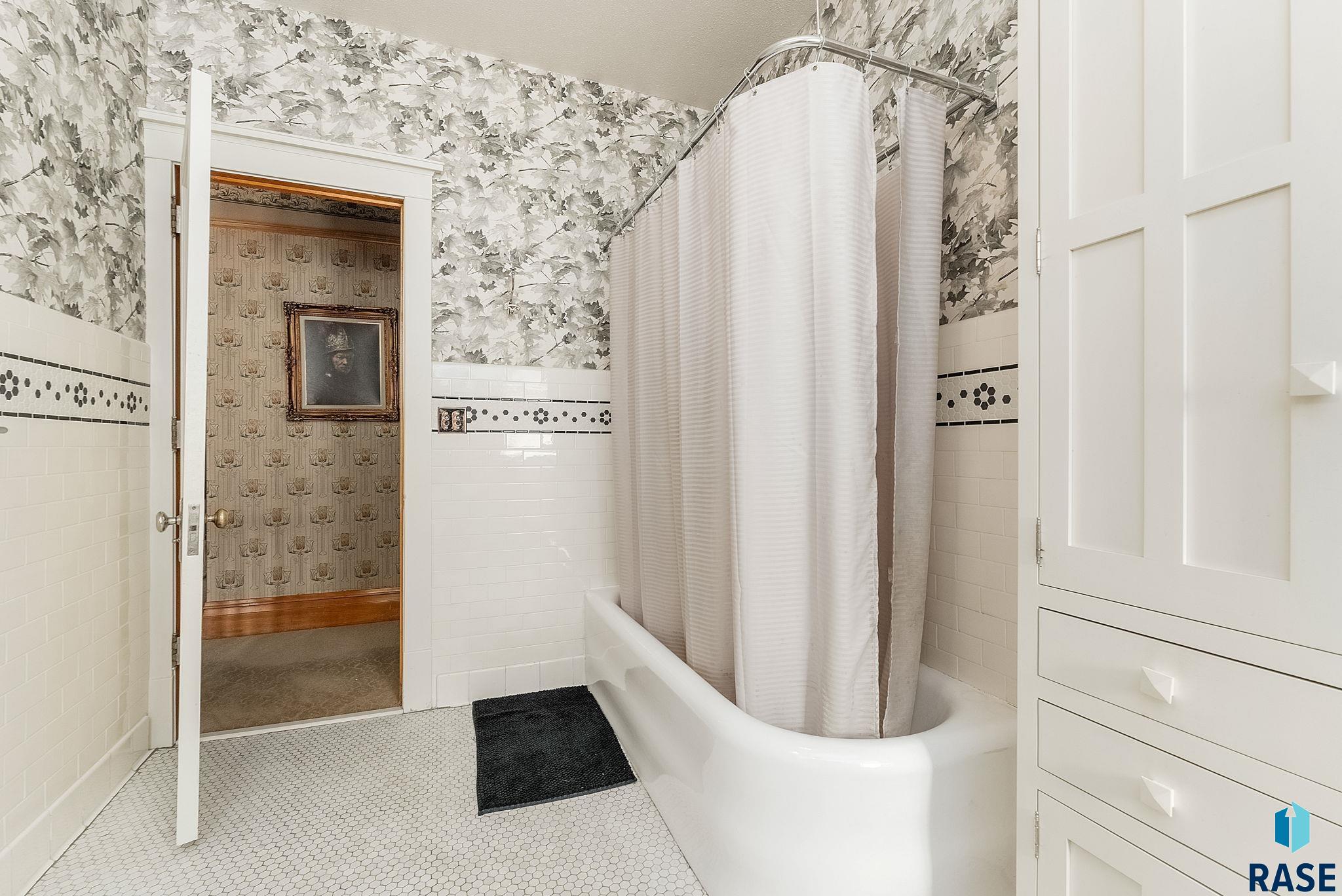 903 N Dakota St Street, Canton, New Jersey image 48