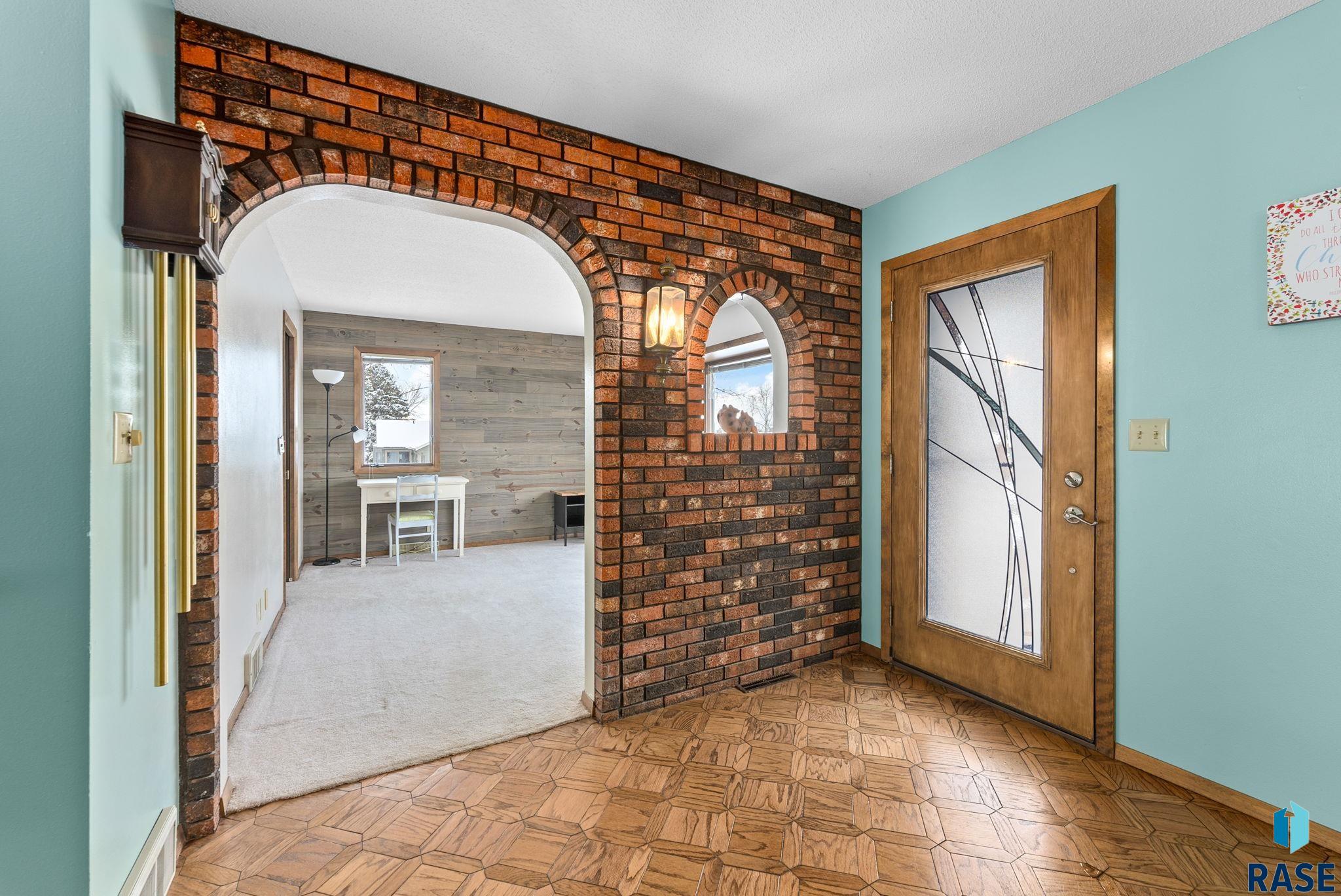 328 S 3rd Ave Avenue, Brandon, South Dakota image 2