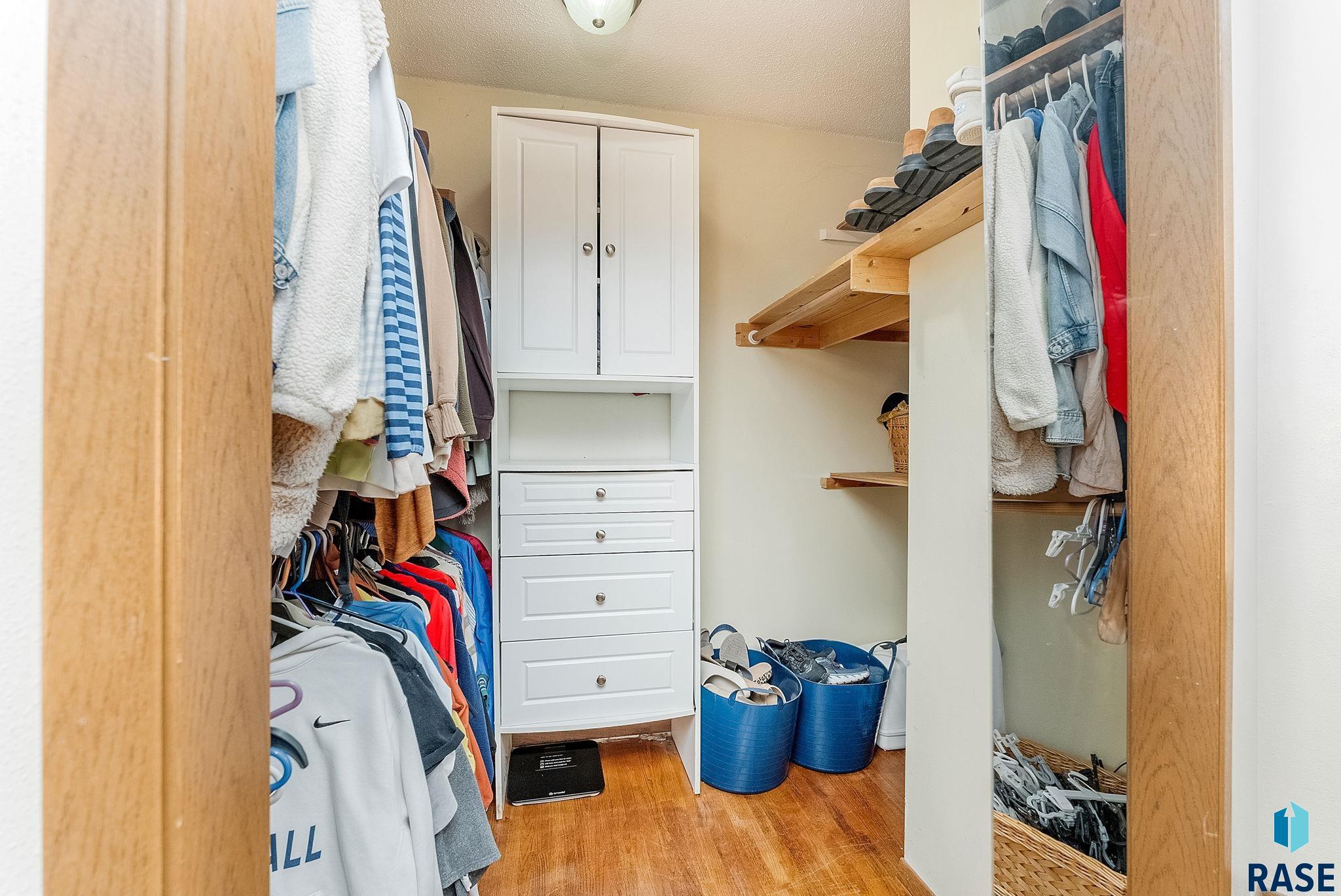 Sioux Falls, South Dakota 57105, United States, 2 Bedrooms Bedrooms, ,2 BathroomsBathrooms,Residential,Pending,157787