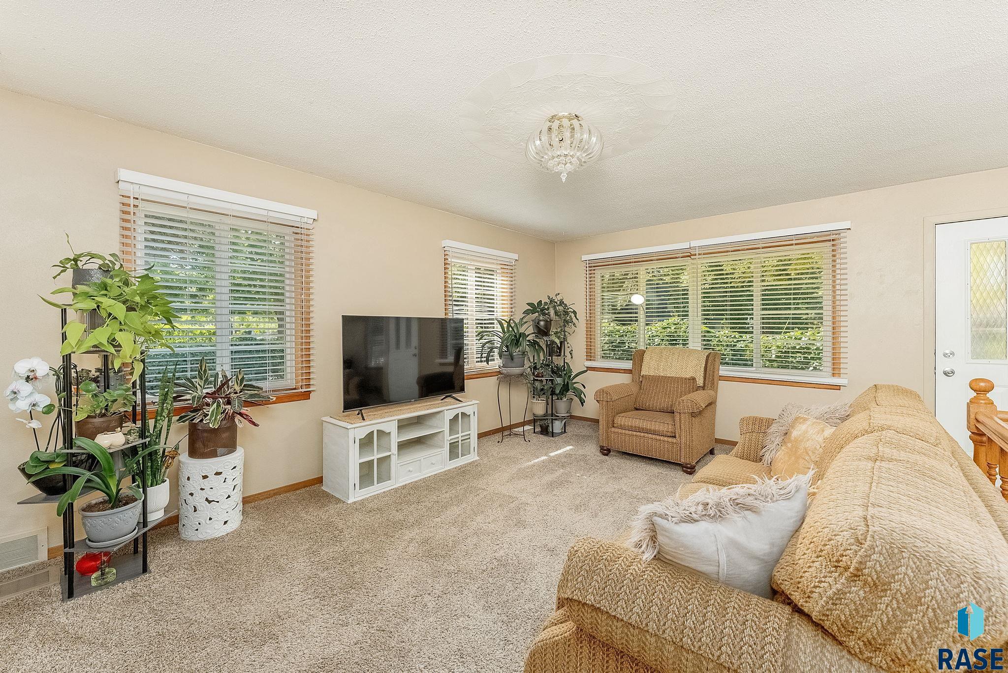 Sioux Falls, South Dakota 57105, United States, 2 Bedrooms Bedrooms, ,2 BathroomsBathrooms,Residential,Pending,157787