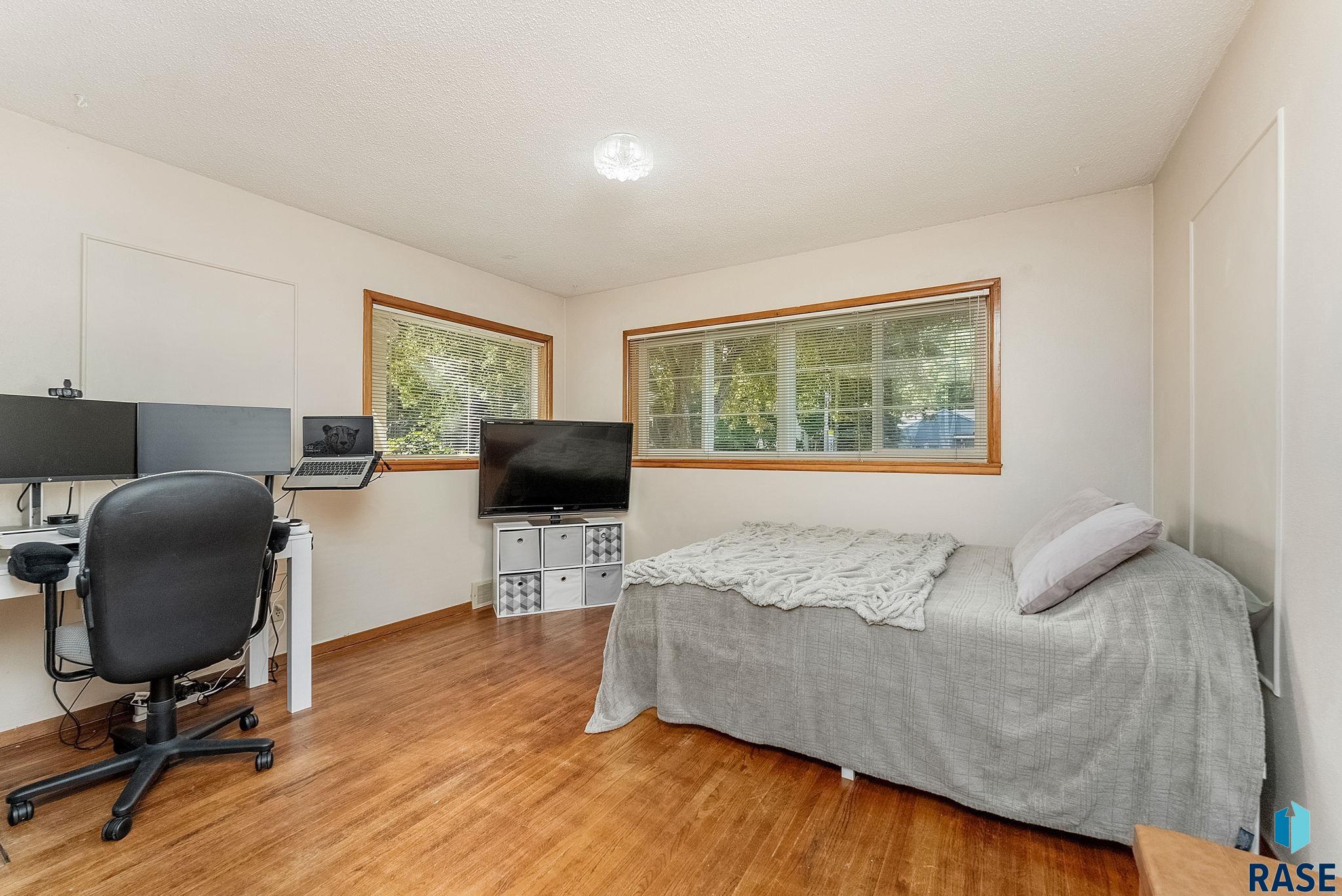 Sioux Falls, South Dakota 57105, United States, 2 Bedrooms Bedrooms, ,2 BathroomsBathrooms,Residential,Pending,157787