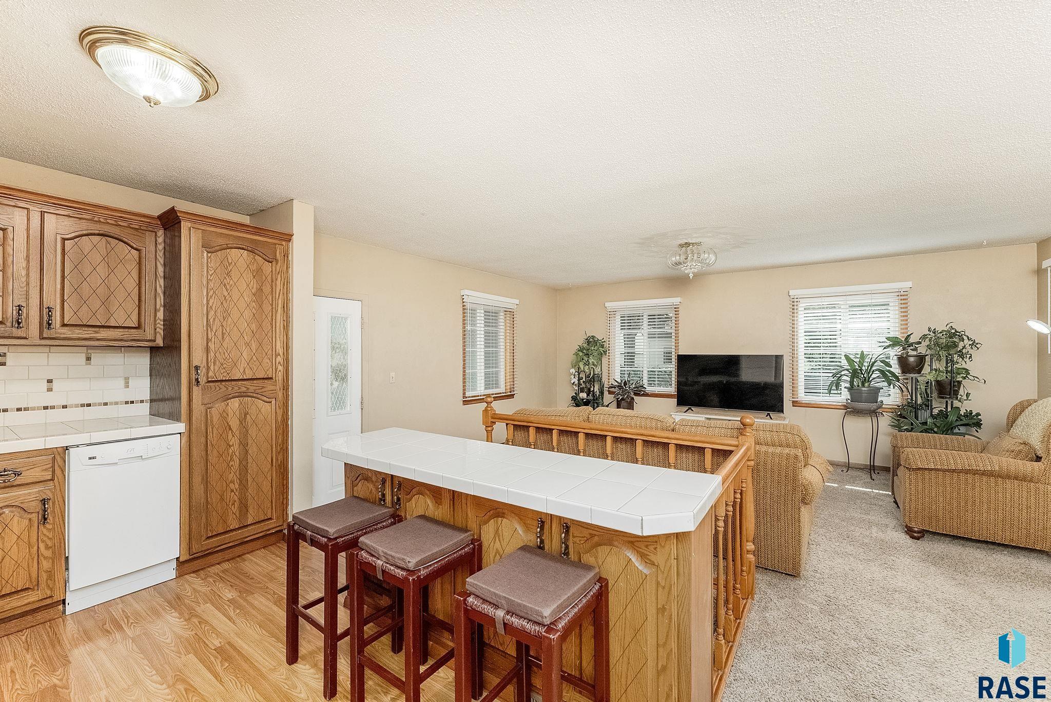 Sioux Falls, South Dakota 57105, United States, 2 Bedrooms Bedrooms, ,2 BathroomsBathrooms,Residential,Pending,157787