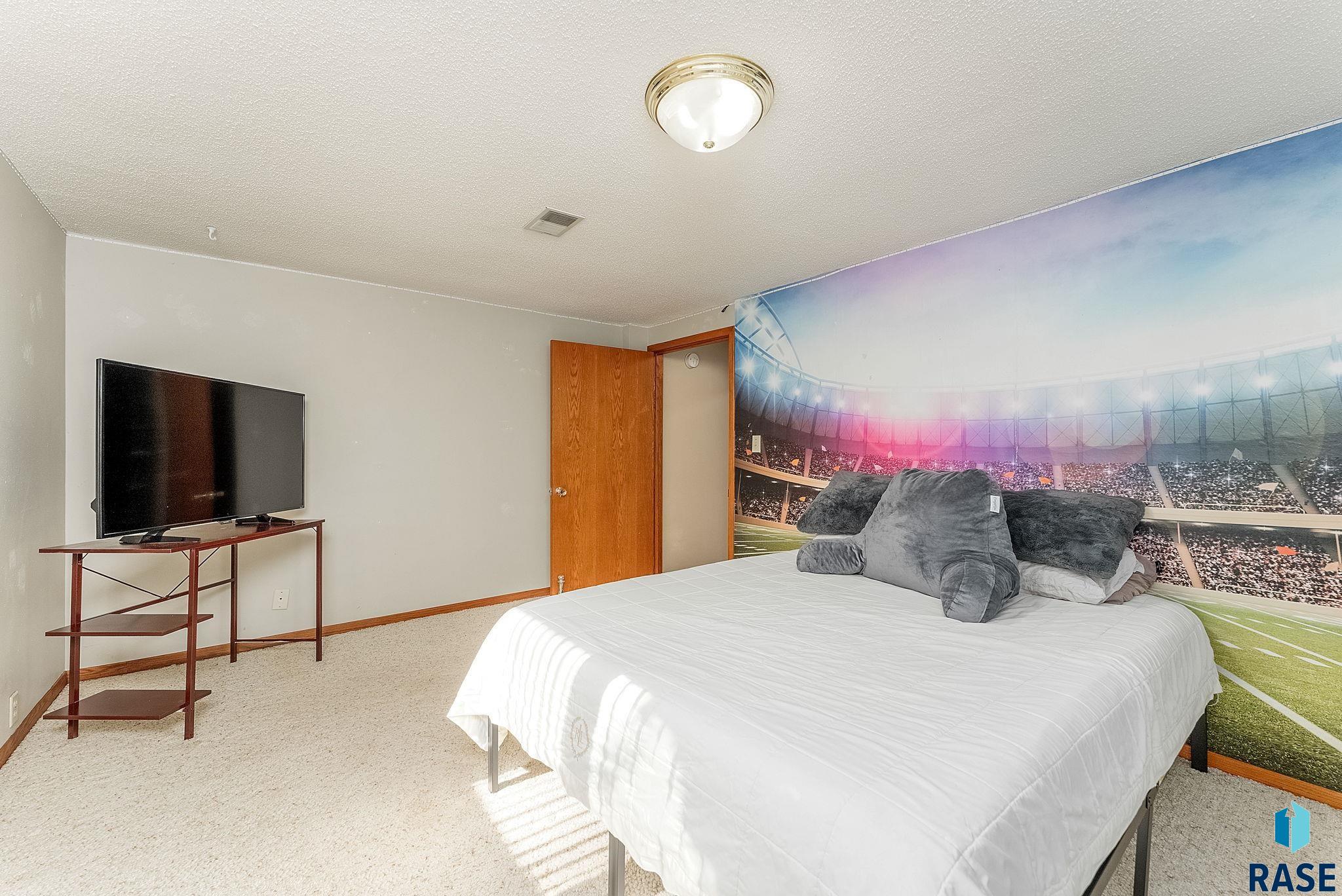 Sioux Falls, South Dakota 57105, United States, 2 Bedrooms Bedrooms, ,2 BathroomsBathrooms,Residential,Pending,157787