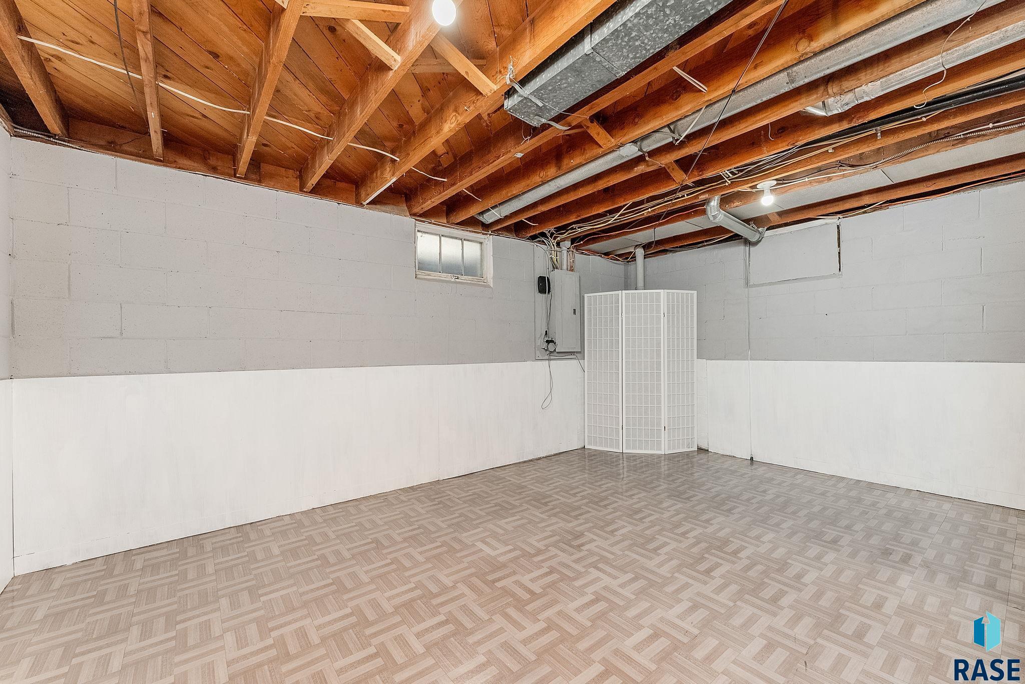 Sioux Falls, South Dakota 57105, United States, 2 Bedrooms Bedrooms, ,2 BathroomsBathrooms,Residential,Pending,157787