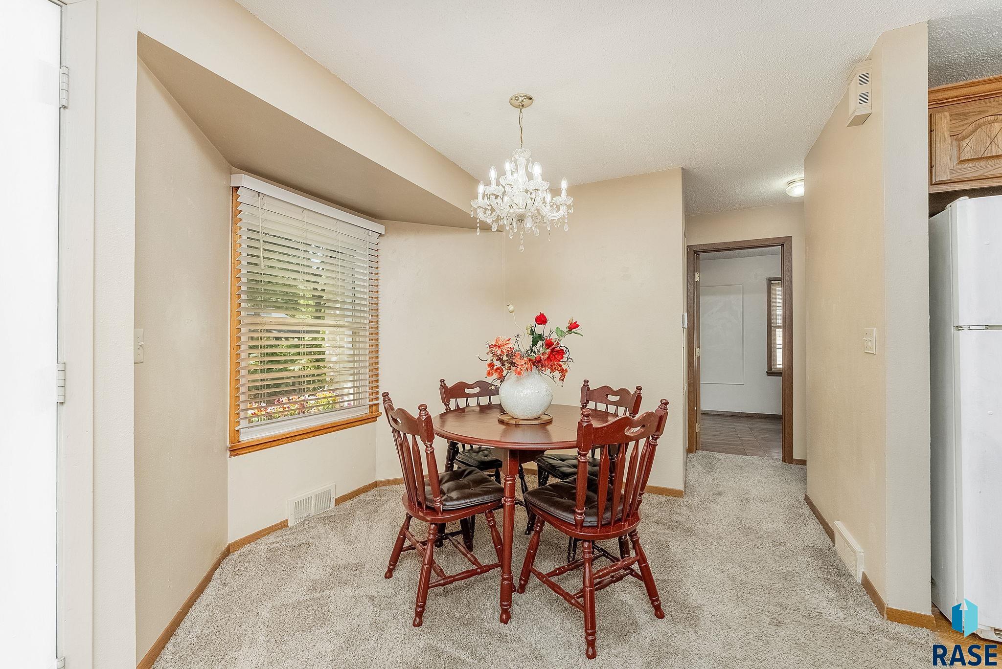 Sioux Falls, South Dakota 57105, United States, 2 Bedrooms Bedrooms, ,2 BathroomsBathrooms,Residential,Pending,157787