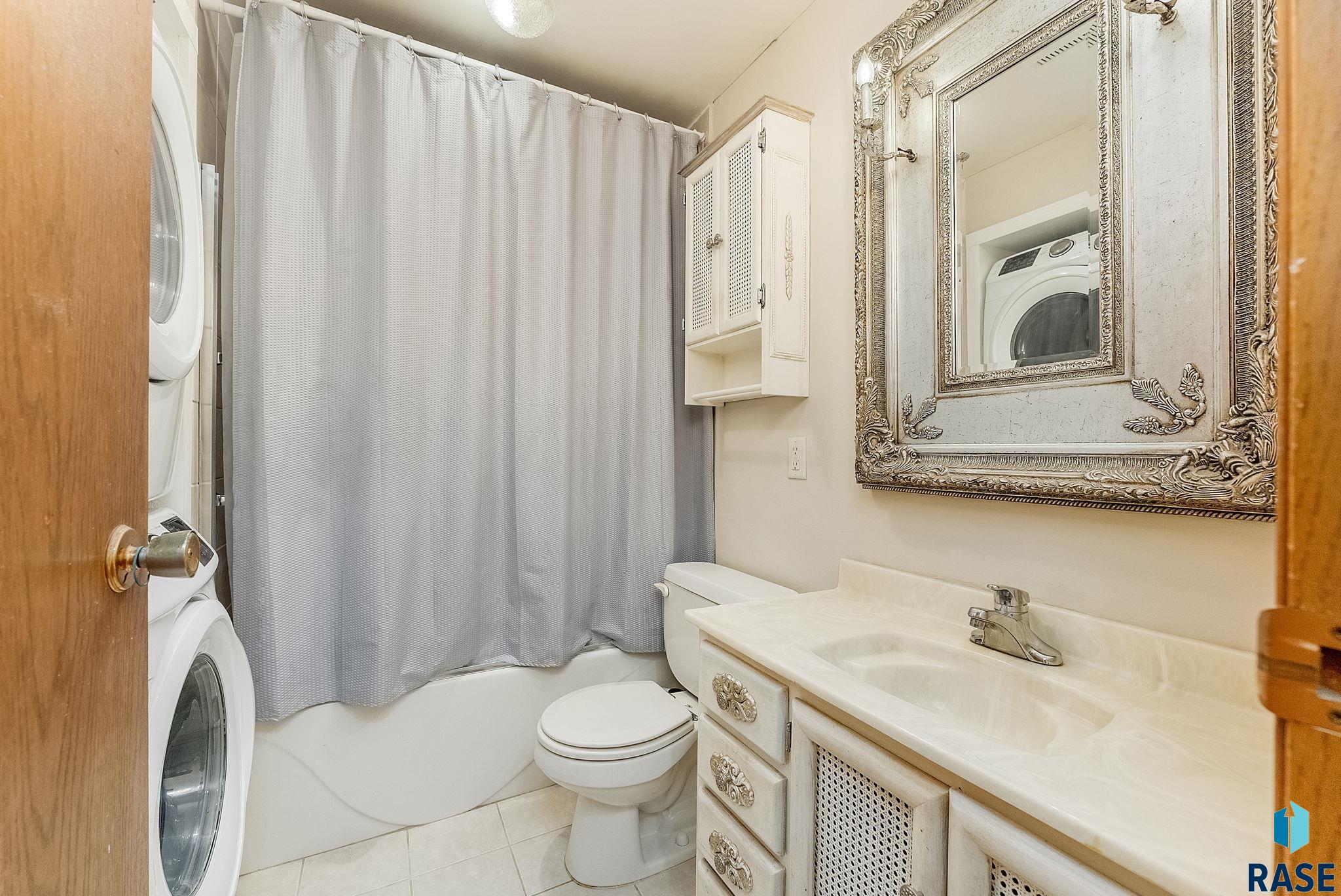 Sioux Falls, South Dakota 57105, United States, 2 Bedrooms Bedrooms, ,2 BathroomsBathrooms,Residential,Pending,157787