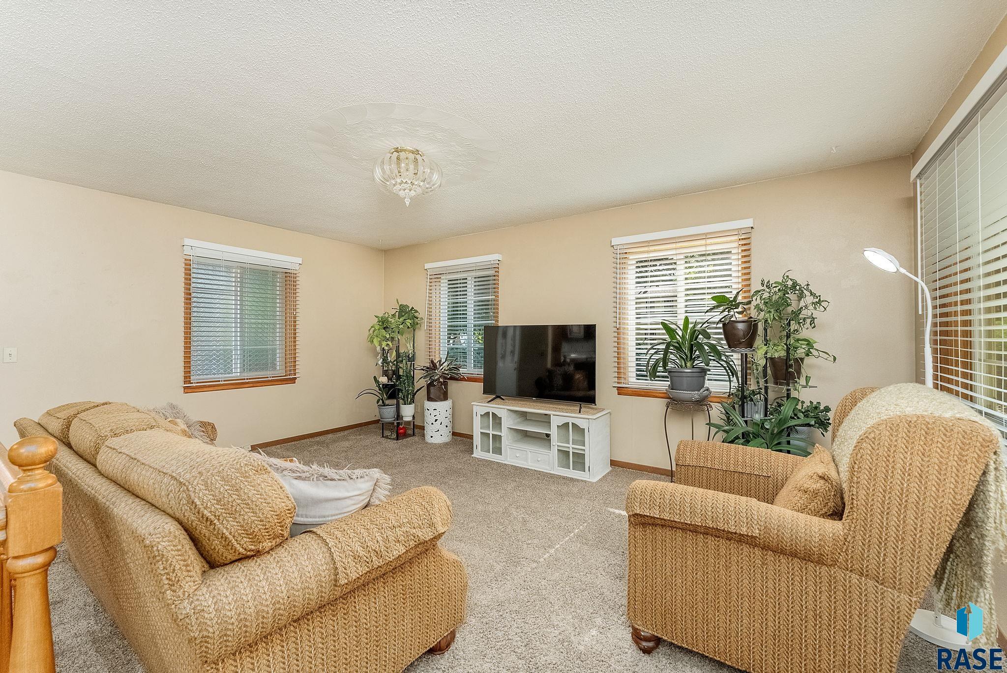 Sioux Falls, South Dakota 57105, United States, 2 Bedrooms Bedrooms, ,2 BathroomsBathrooms,Residential,Pending,157787