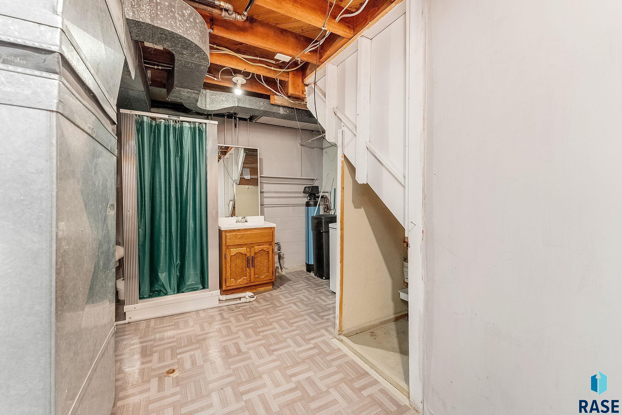 Sioux Falls, South Dakota 57105, United States, 2 Bedrooms Bedrooms, ,2 BathroomsBathrooms,Residential,Pending,157787