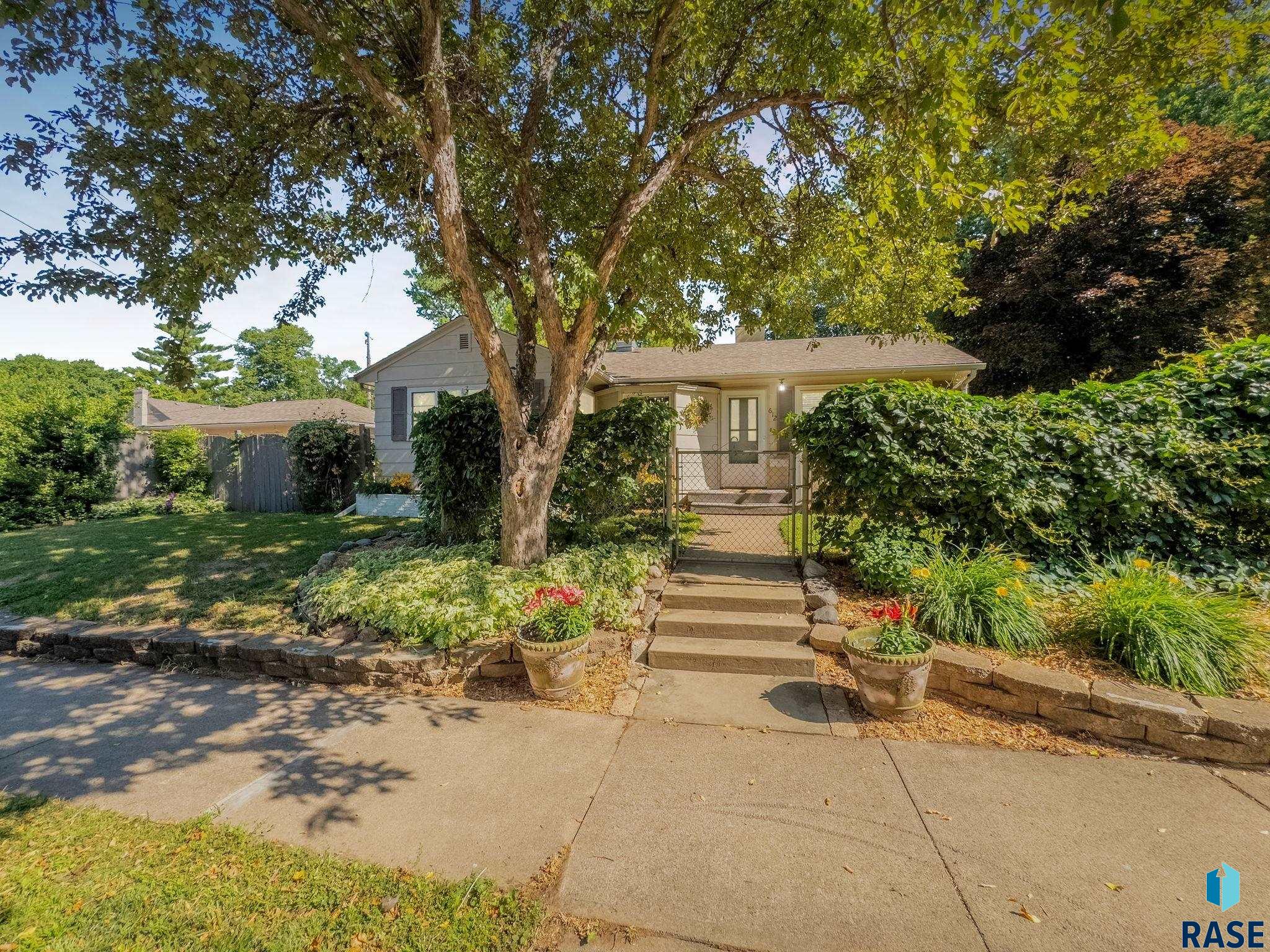 Sioux Falls, South Dakota 57105, United States, 2 Bedrooms Bedrooms, ,2 BathroomsBathrooms,Residential,Pending,157787