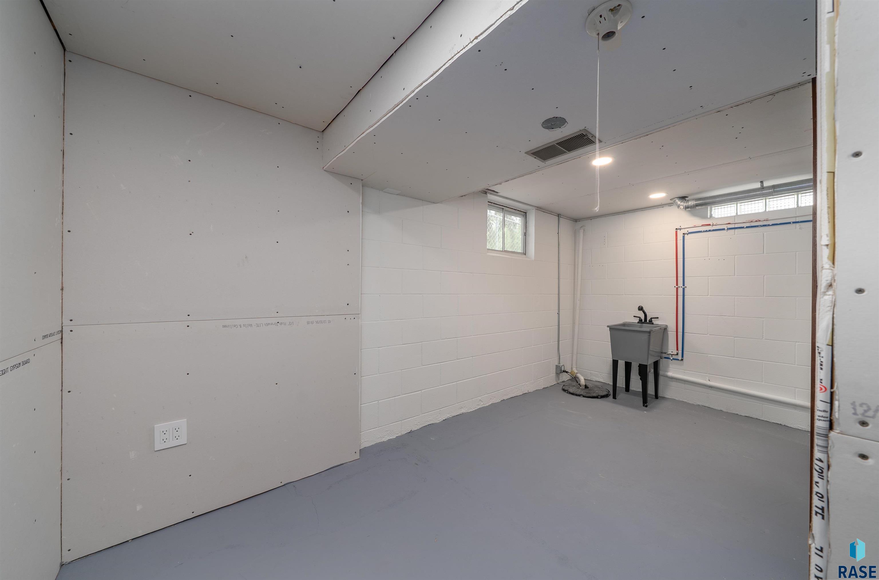 2501 E 7th St Street, Sioux Falls, New Jersey image 32