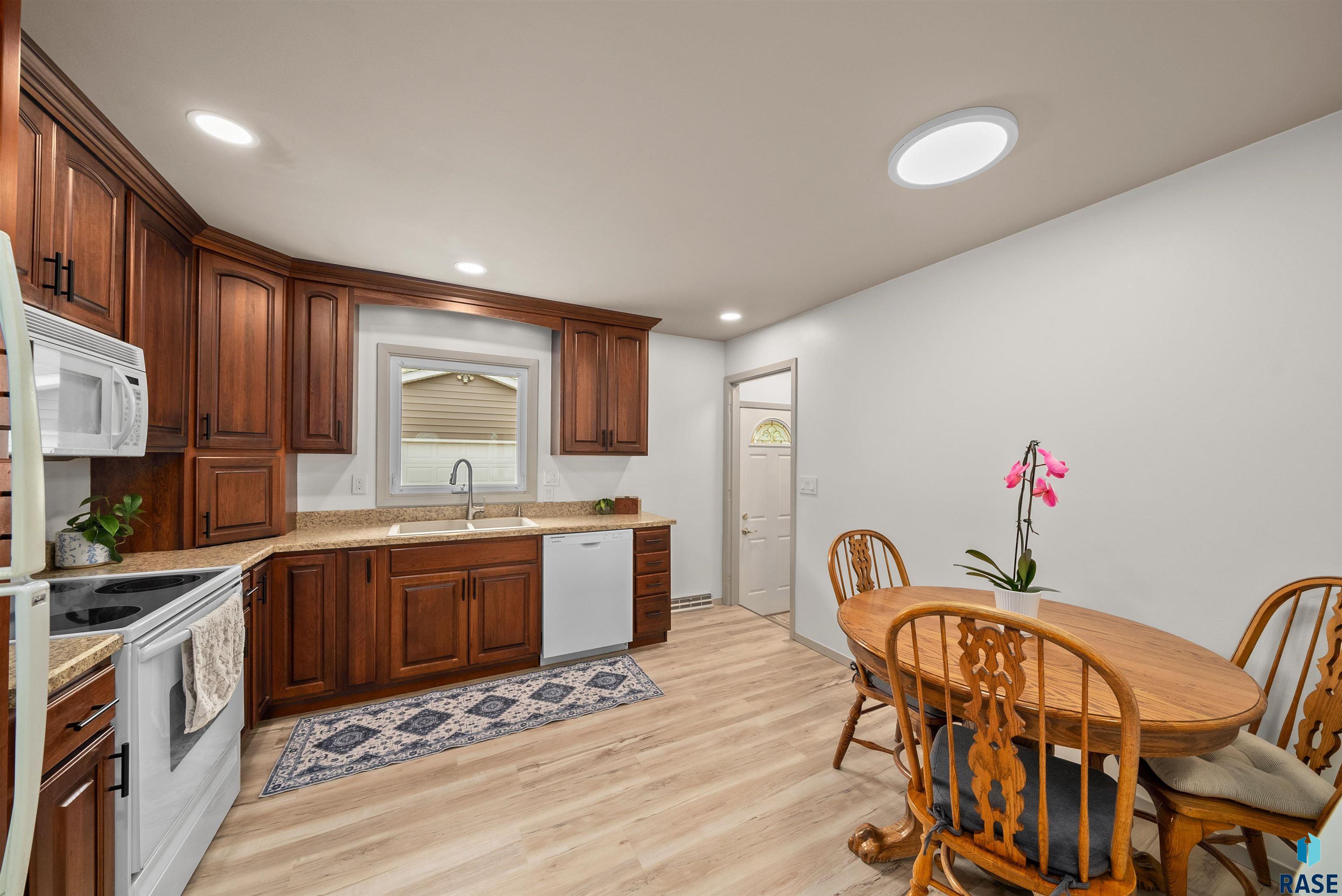 2501 E 7th St Street, Sioux Falls, New Jersey image 9