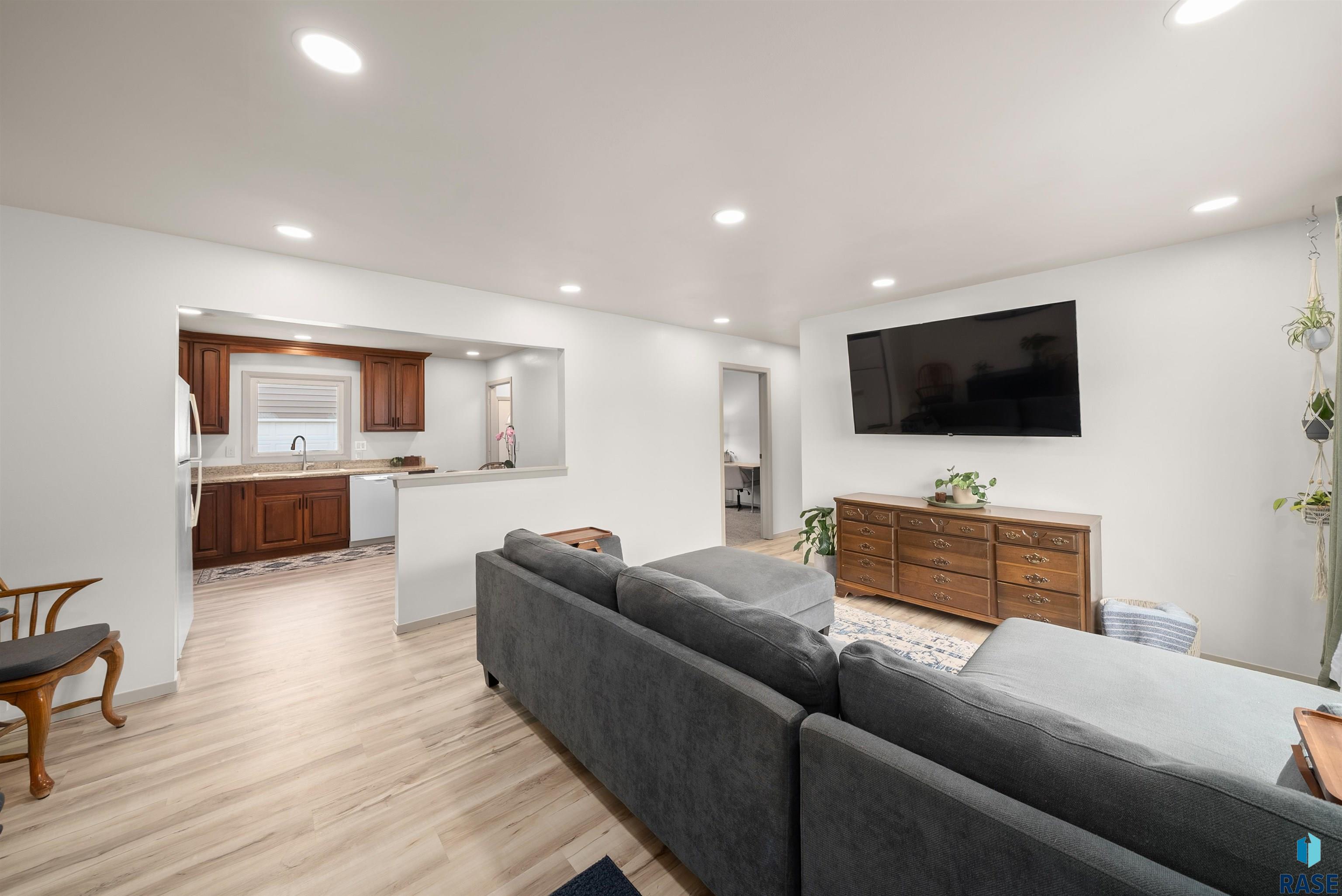2501 E 7th St Street, Sioux Falls, New Jersey image 8