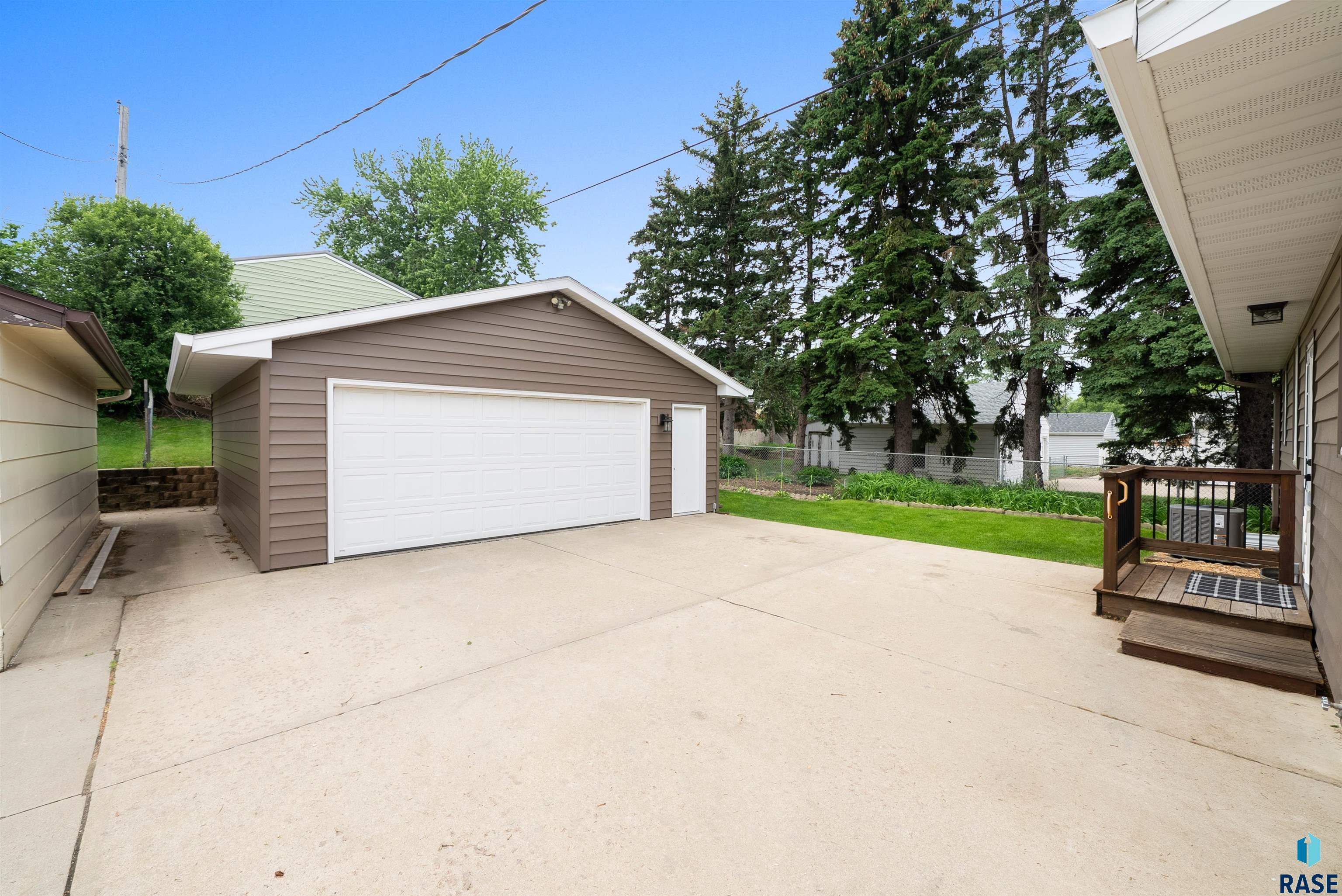 2501 E 7th St Street, Sioux Falls, New Jersey image 4