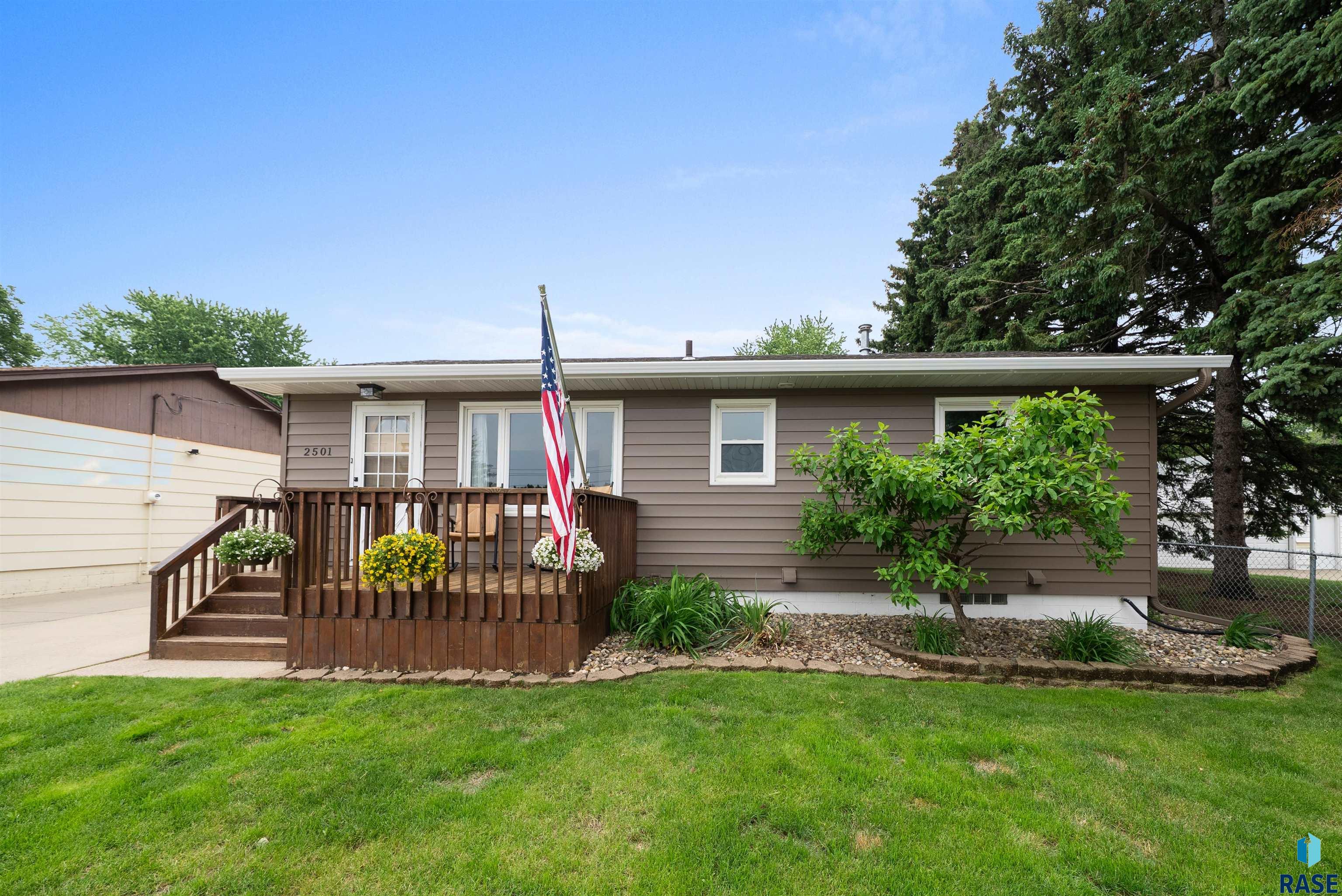 2501 E 7th St Street, Sioux Falls, New Jersey image 3