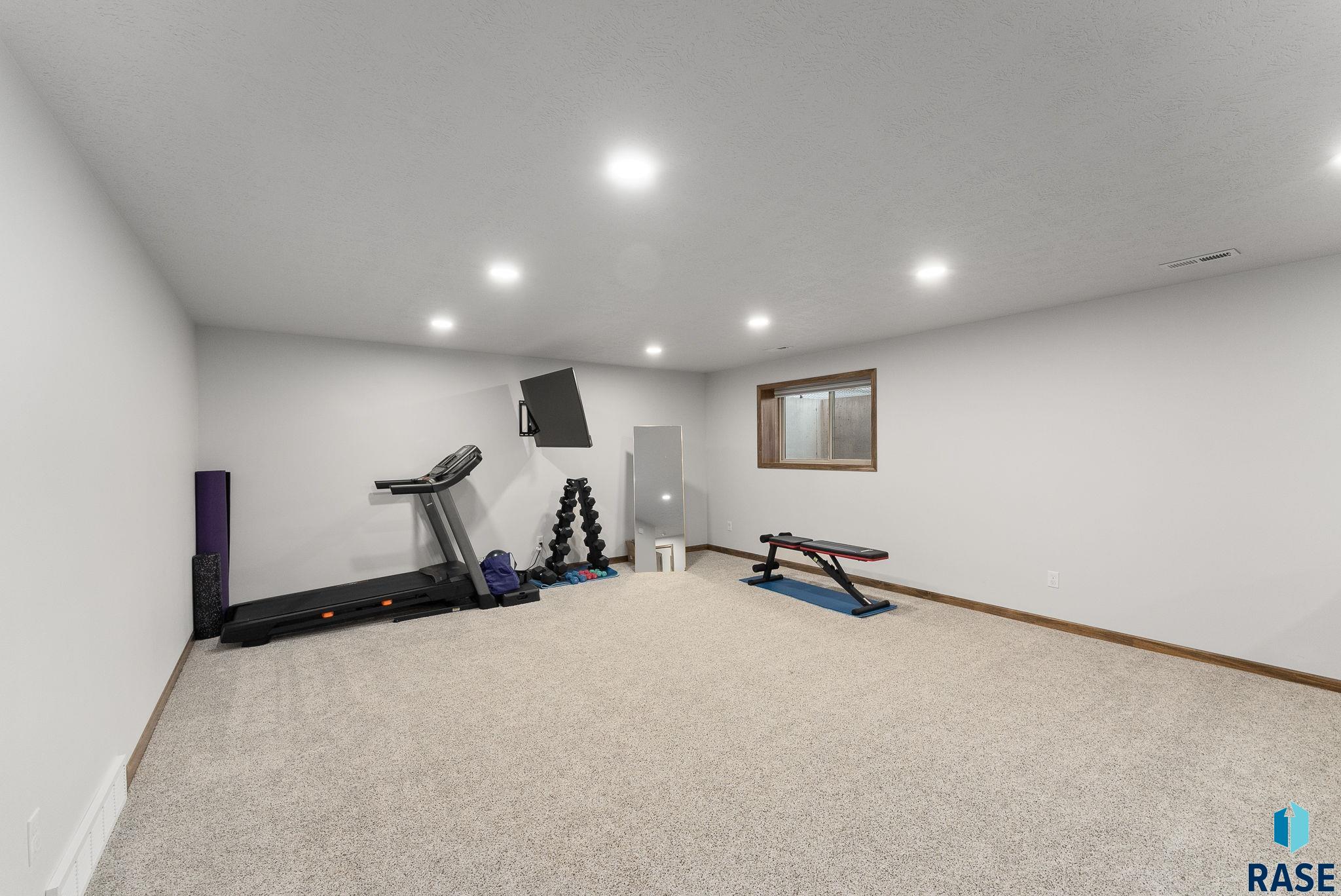 Sioux Falls, South Dakota 57108, United States, 5 Bedrooms Bedrooms, ,3 BathroomsBathrooms,Residential,Active,114657