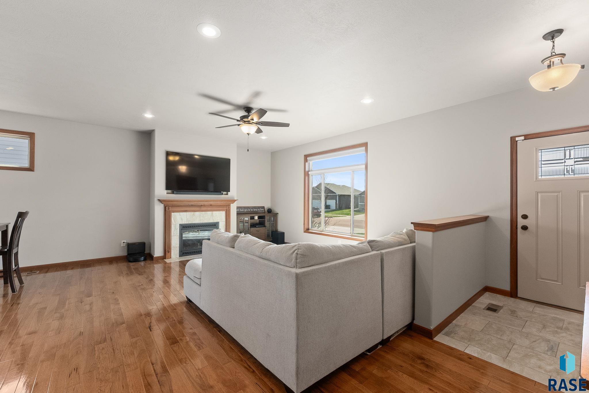 Sioux Falls, South Dakota 57108, United States, 5 Bedrooms Bedrooms, ,3 BathroomsBathrooms,Residential,Active,114657