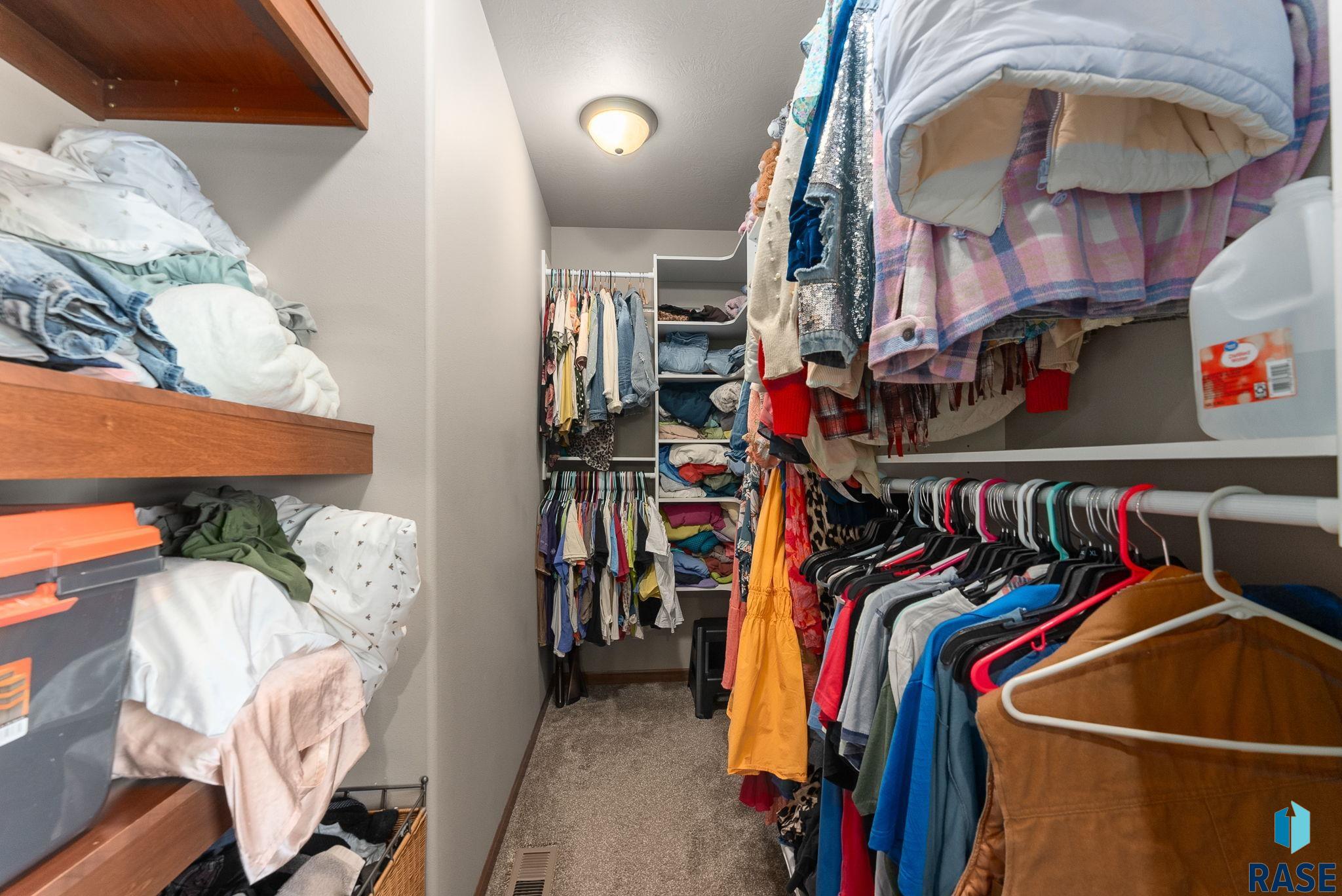 Sioux Falls, South Dakota 57108, United States, 5 Bedrooms Bedrooms, ,3 BathroomsBathrooms,Residential,Active,114657