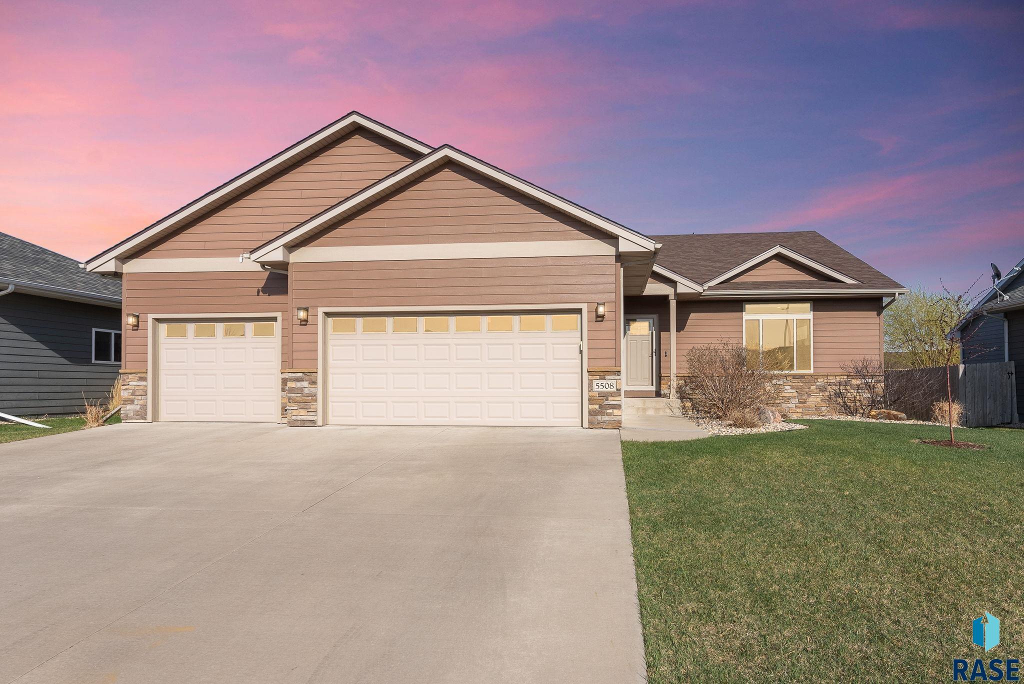 Sioux Falls, South Dakota 57108, United States, 5 Bedrooms Bedrooms, ,3 BathroomsBathrooms,Residential,Active,114657