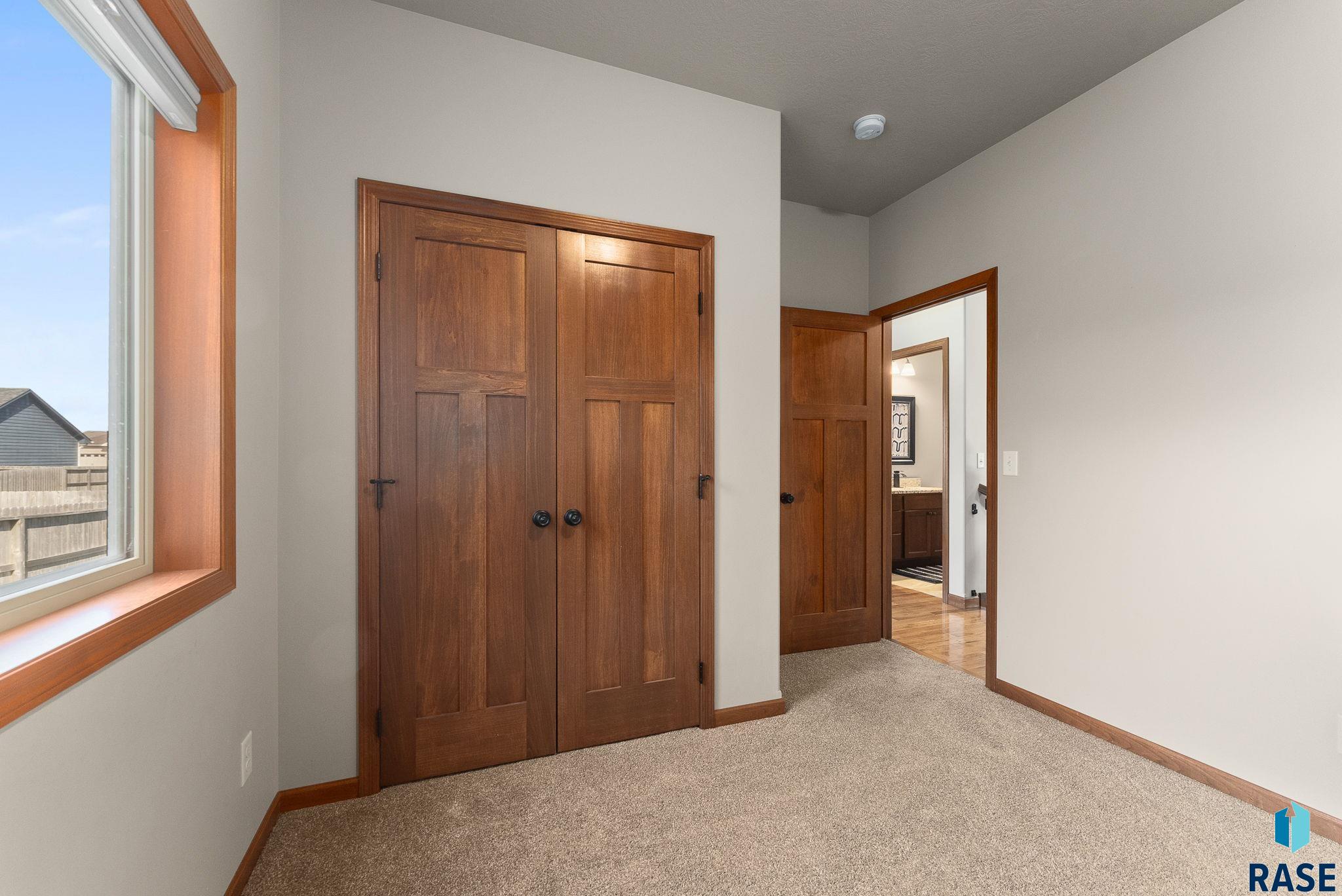 Sioux Falls, South Dakota 57108, United States, 5 Bedrooms Bedrooms, ,3 BathroomsBathrooms,Residential,Active,114657