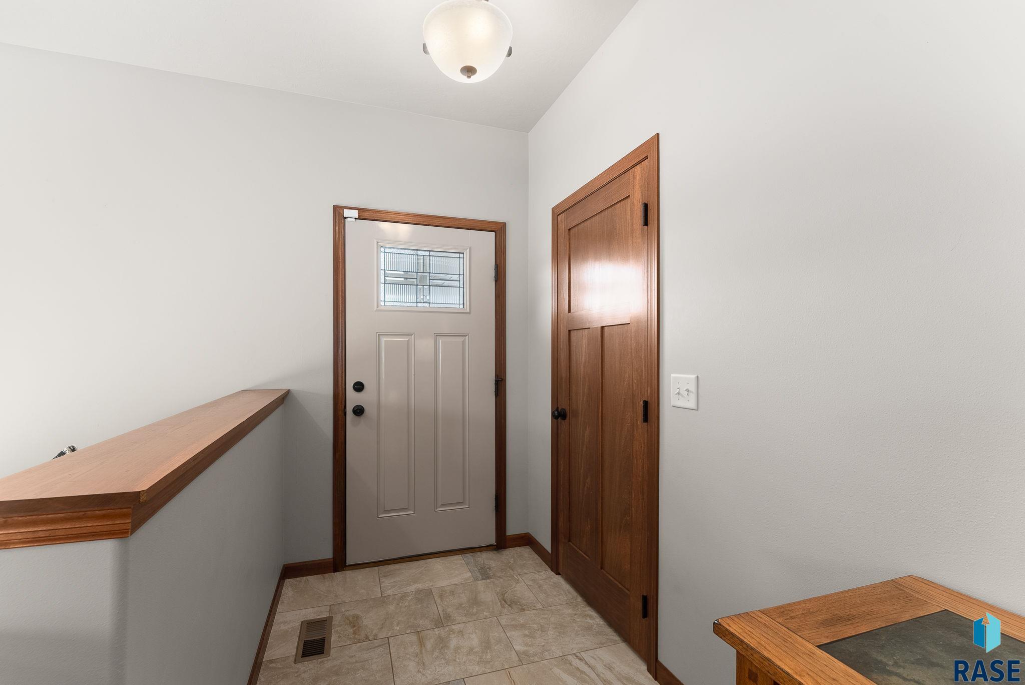 Sioux Falls, South Dakota 57108, United States, 5 Bedrooms Bedrooms, ,3 BathroomsBathrooms,Residential,Active,114657