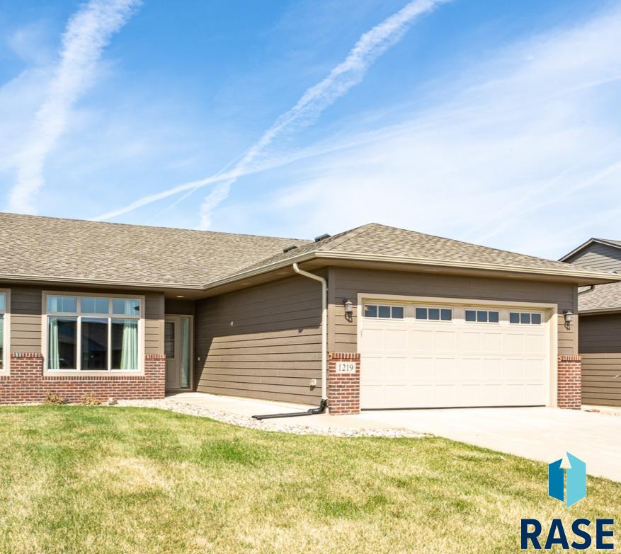 1219 S President Ct Court, Sioux Falls, South Dakota image 1