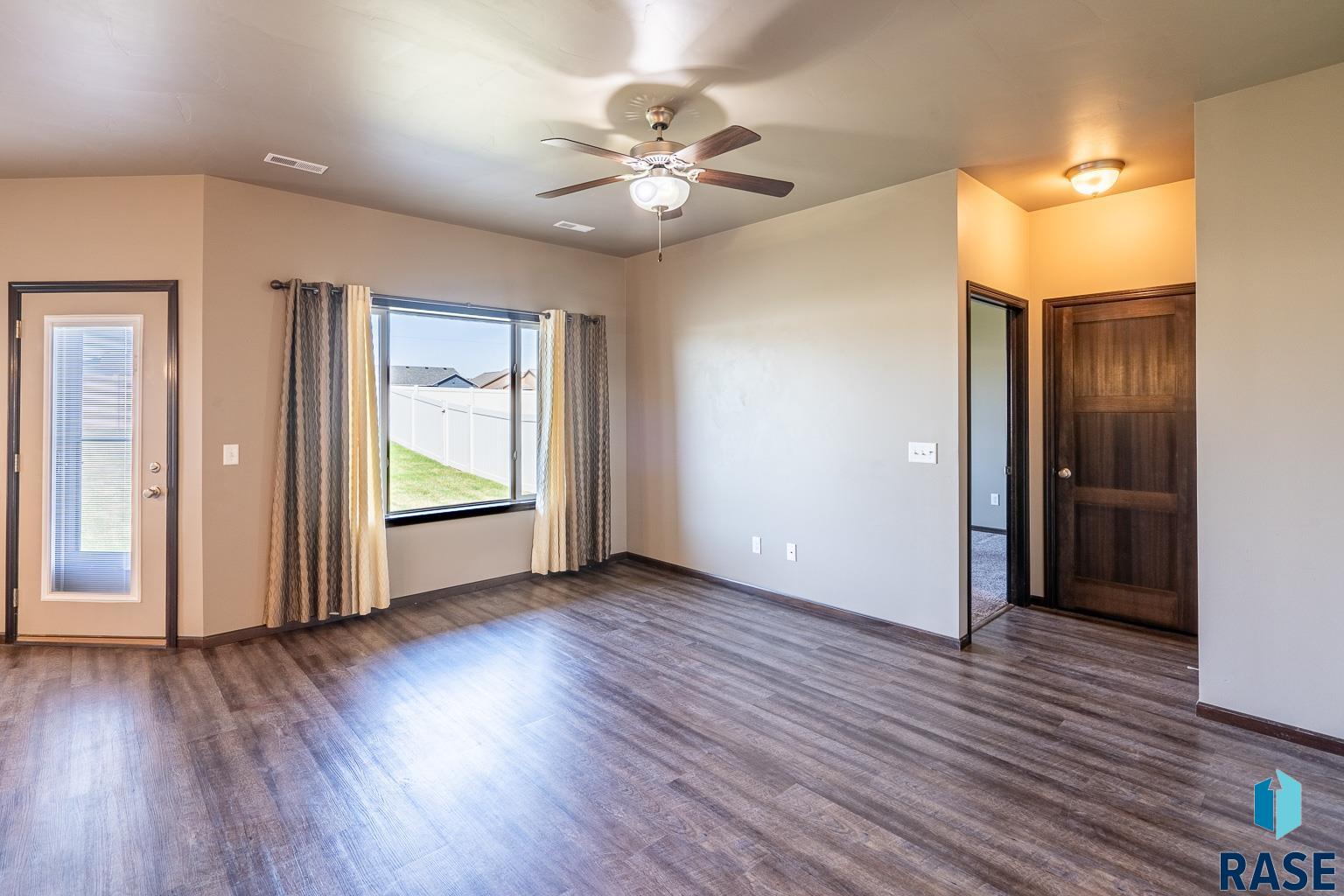 1219 S President Ct Court, Sioux Falls, South Dakota image 2