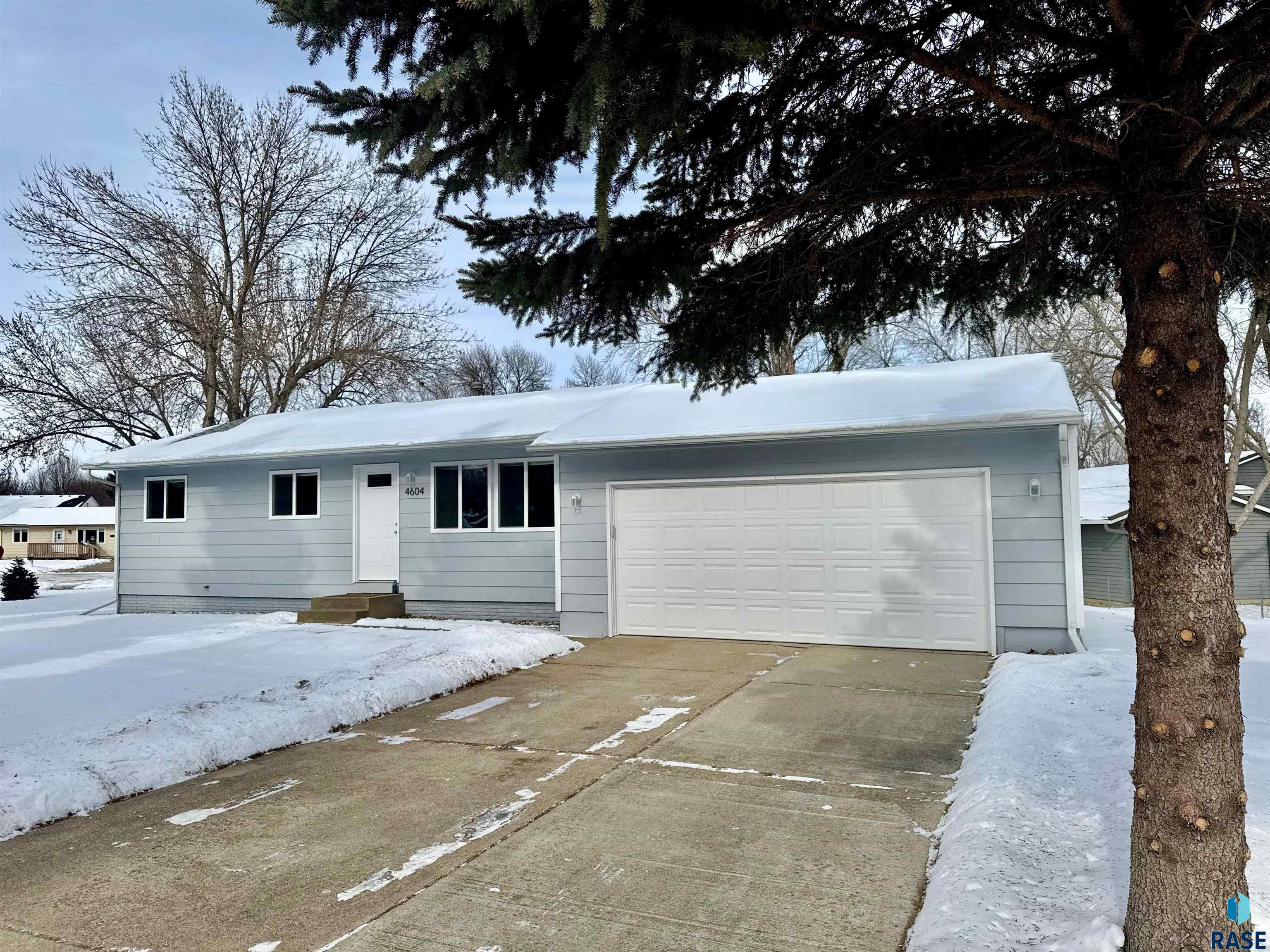 4604 S Bluestem Cir Circle, Sioux Falls, South Dakota image 1