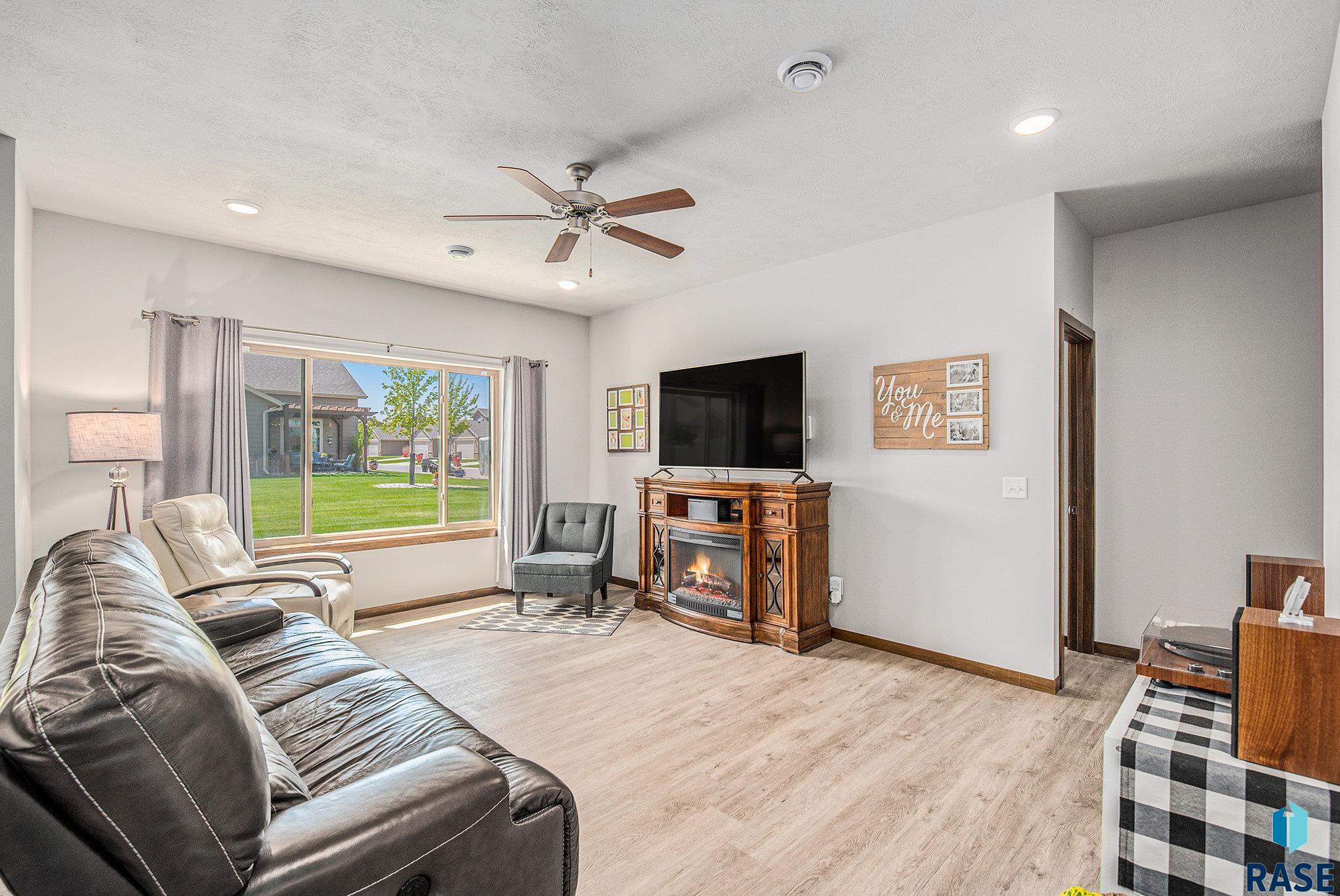2701 E Meadowside Pl Place, Sioux Falls, New Jersey image 3