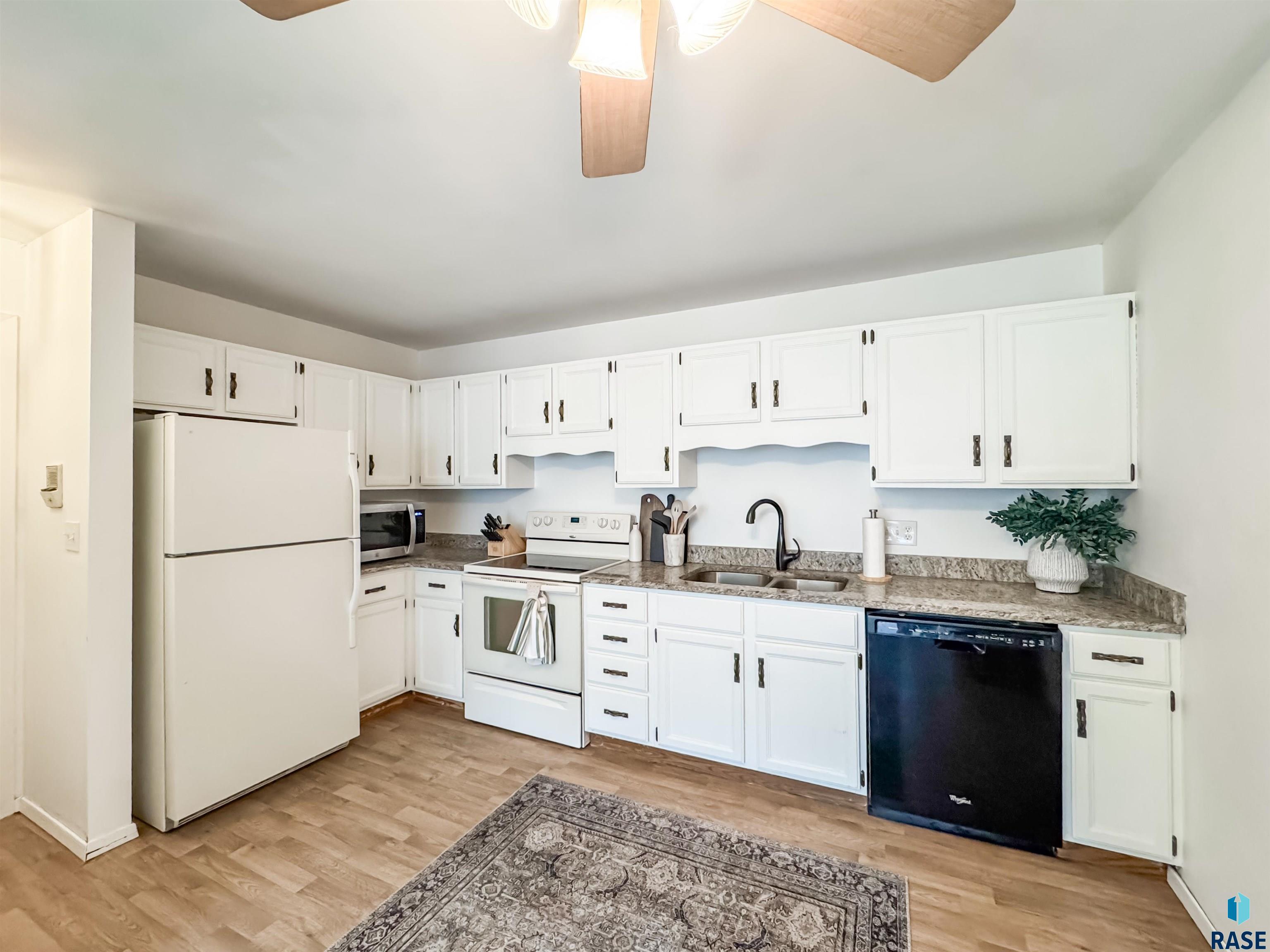 3608 S Gateway Blvd Boulevard #304, Sioux Falls, New Jersey image 2