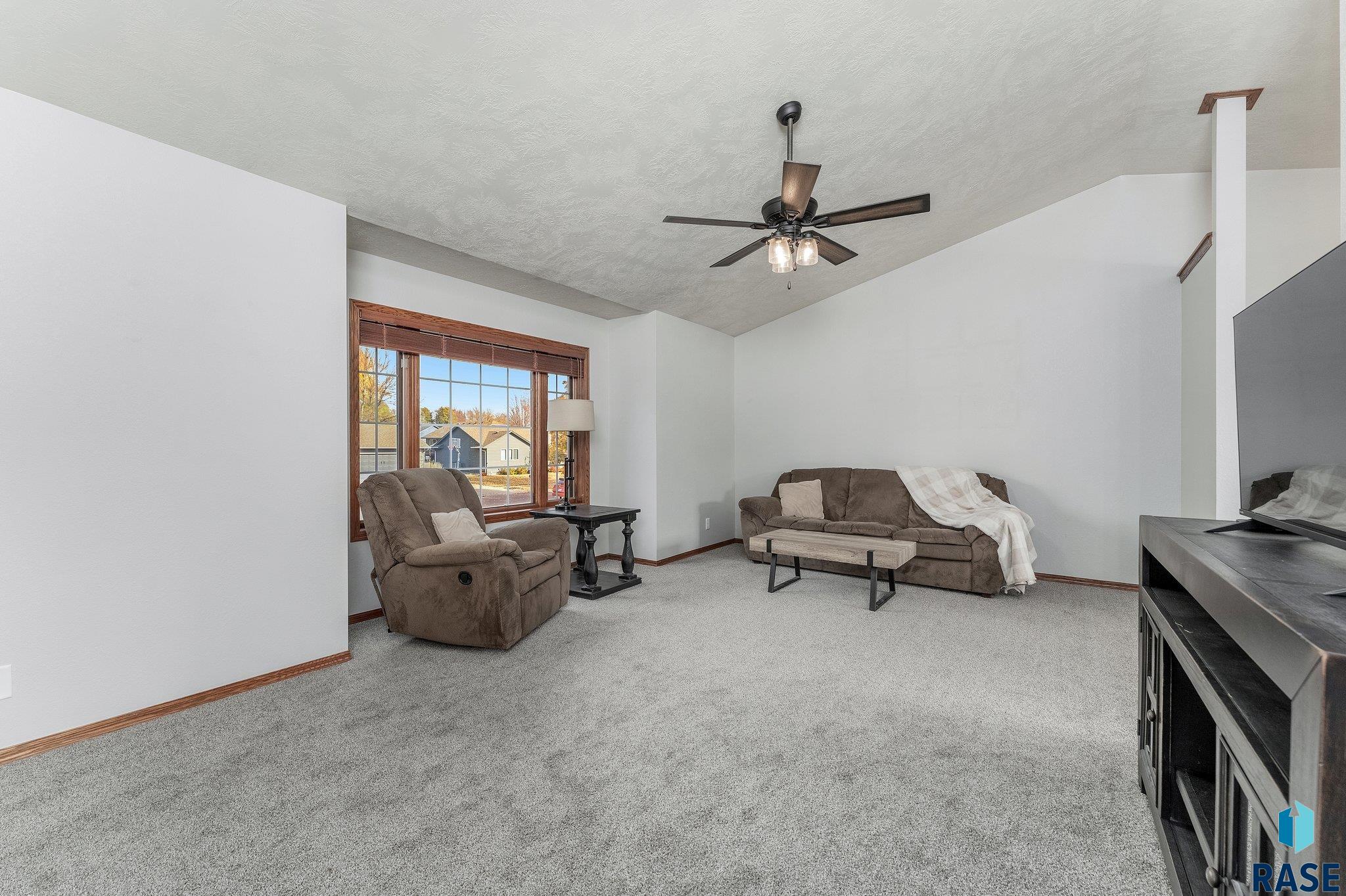 305 W Evergreen Dr Drive, Brandon, South Dakota image 2