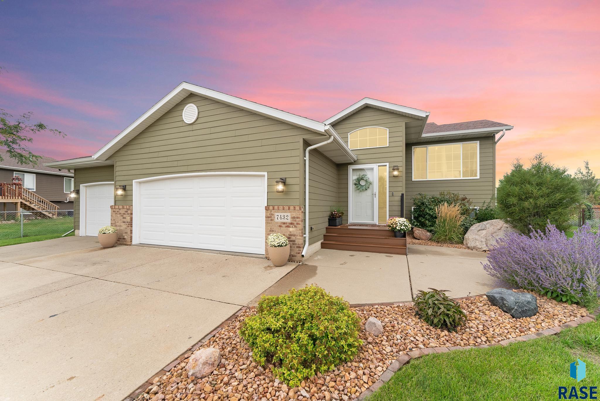 7432 W Luke Dr Drive, Sioux Falls, South Dakota image 1
