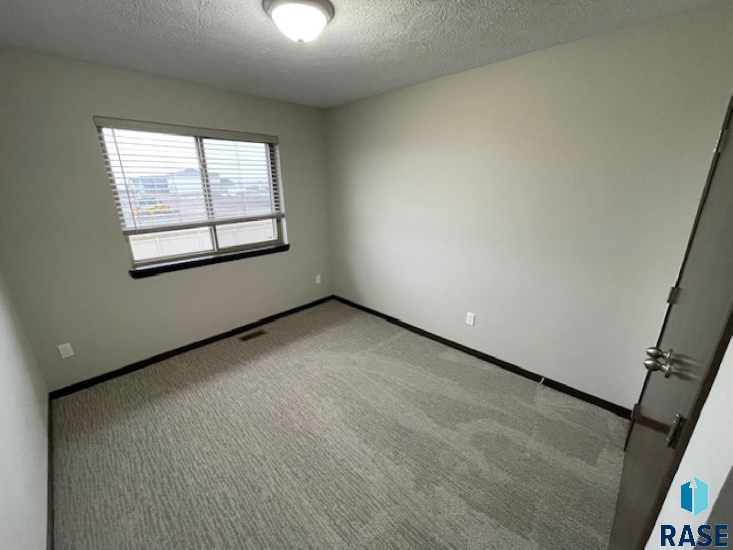 9437 W Dolores Dr Drive, Sioux Falls, South Dakota image 6