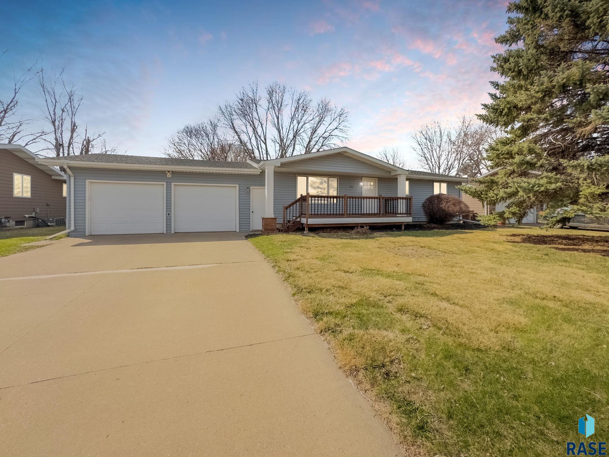 1013 S Academy St Street, Lennox, South Dakota image 1