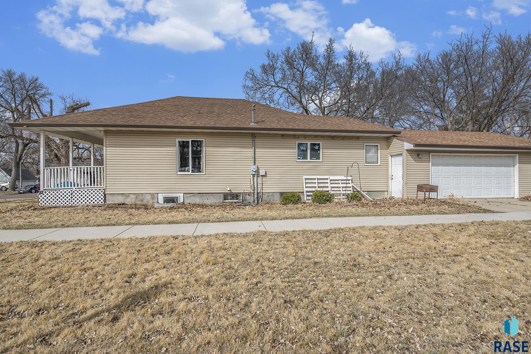 420 NE 6th St Street, Madison, South Dakota image 7
