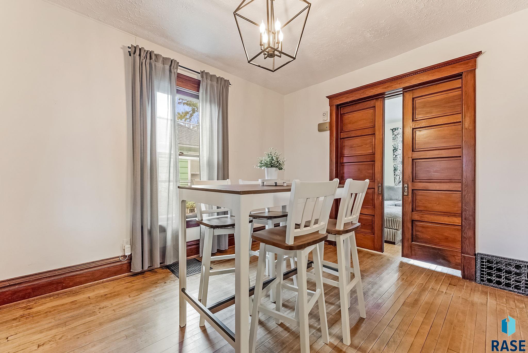 Sioux Falls, South Dakota 57103, United States, 3 Bedrooms Bedrooms, ,2 BathroomsBathrooms,Residential,Pending,214825