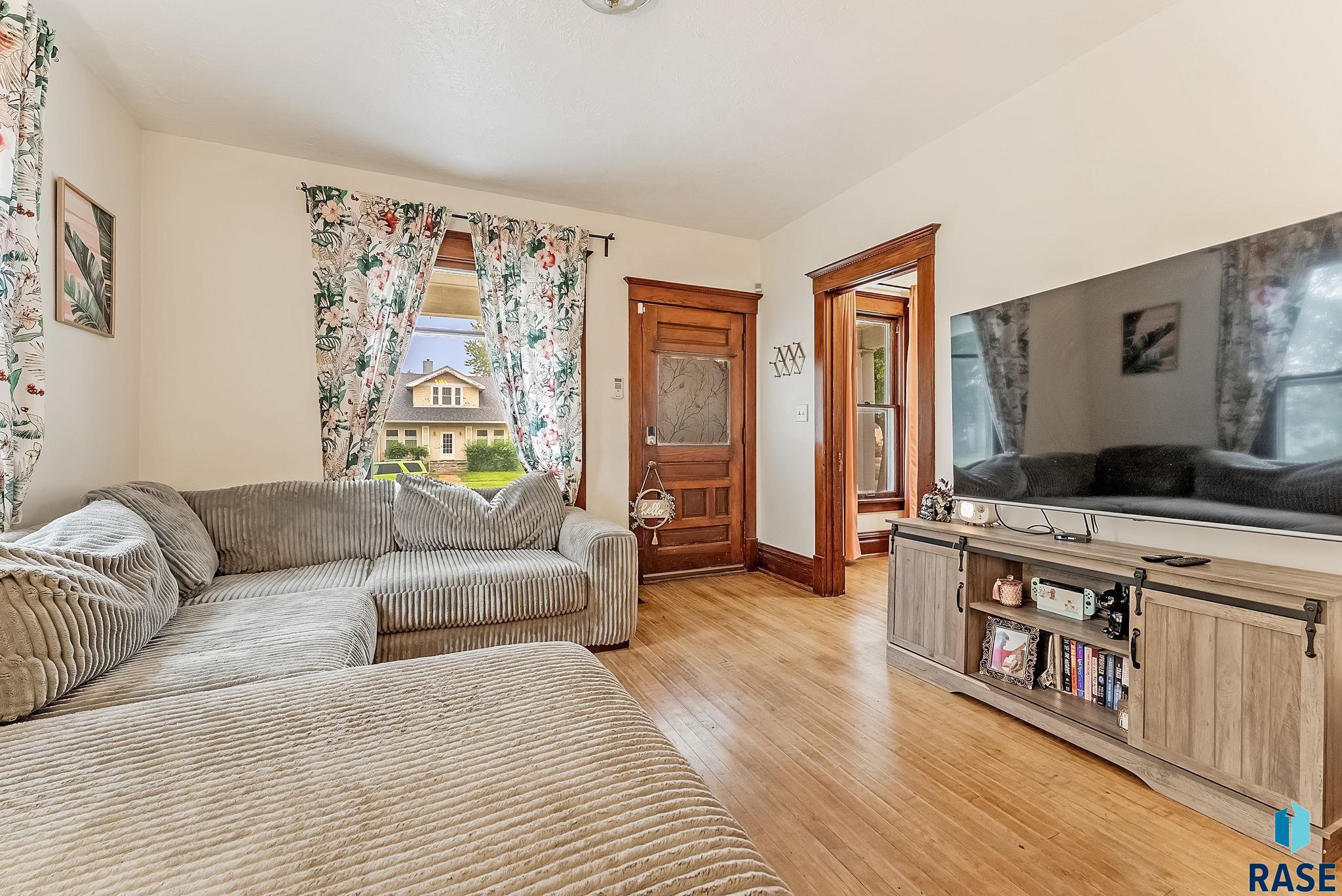 Sioux Falls, South Dakota 57103, United States, 3 Bedrooms Bedrooms, ,2 BathroomsBathrooms,Residential,Pending,214825