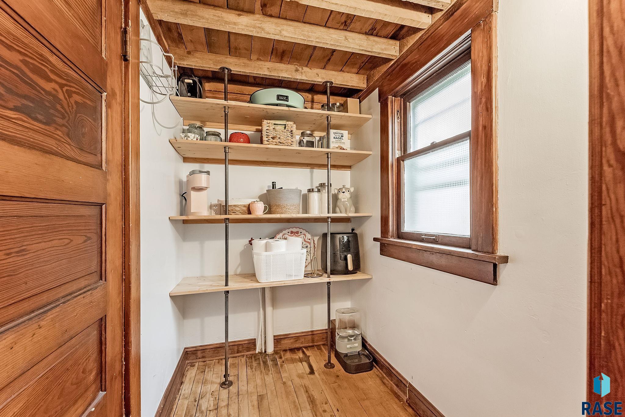 Sioux Falls, South Dakota 57103, United States, 3 Bedrooms Bedrooms, ,2 BathroomsBathrooms,Residential,Pending,214825