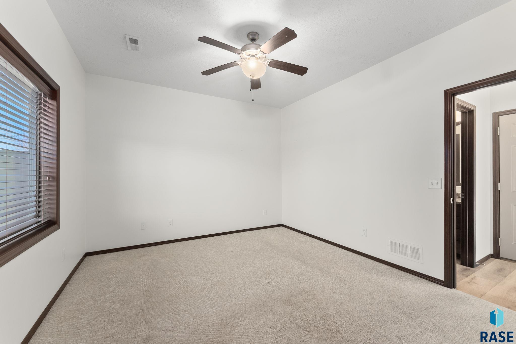 2807 E Indigo Pl Place, Sioux Falls, New Jersey image 12