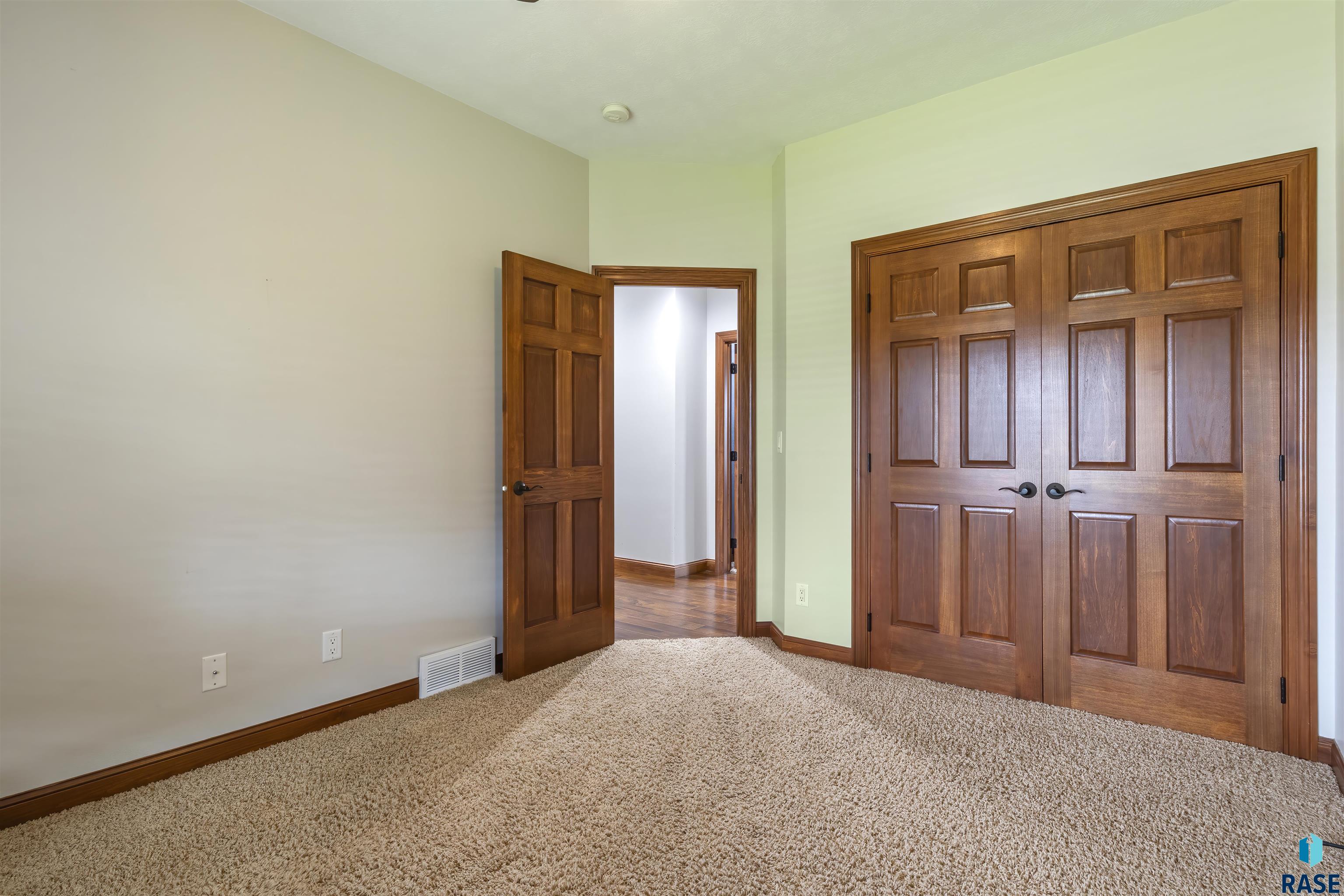 4004 W 90th St Street, Sioux Falls, South Dakota image 44