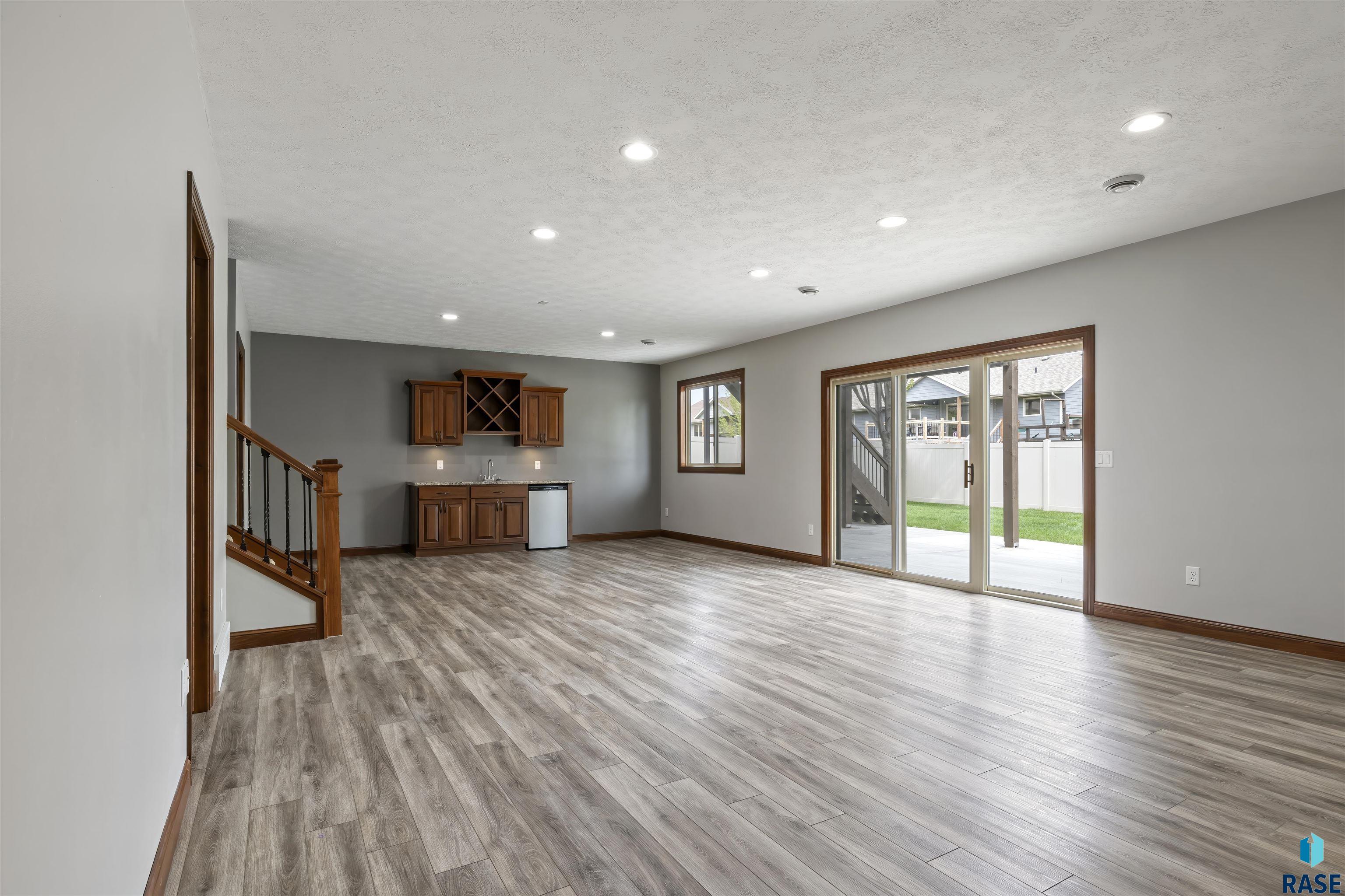 Sioux Falls, South Dakota 57108, United States, 5 Bedrooms Bedrooms, ,3 BathroomsBathrooms,Residential,Active,126773