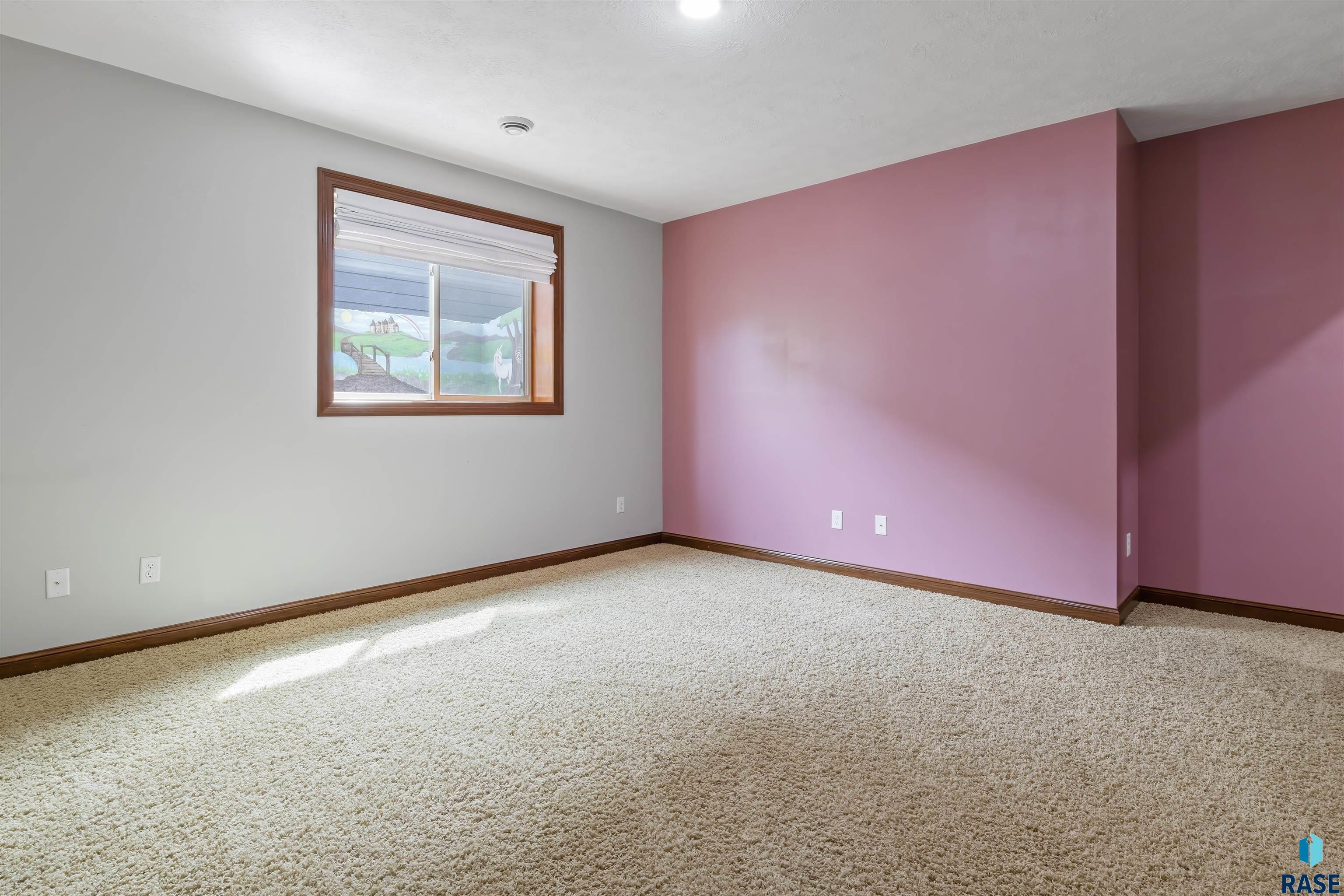 Sioux Falls, South Dakota 57108, United States, 5 Bedrooms Bedrooms, ,3 BathroomsBathrooms,Residential,Active,126773