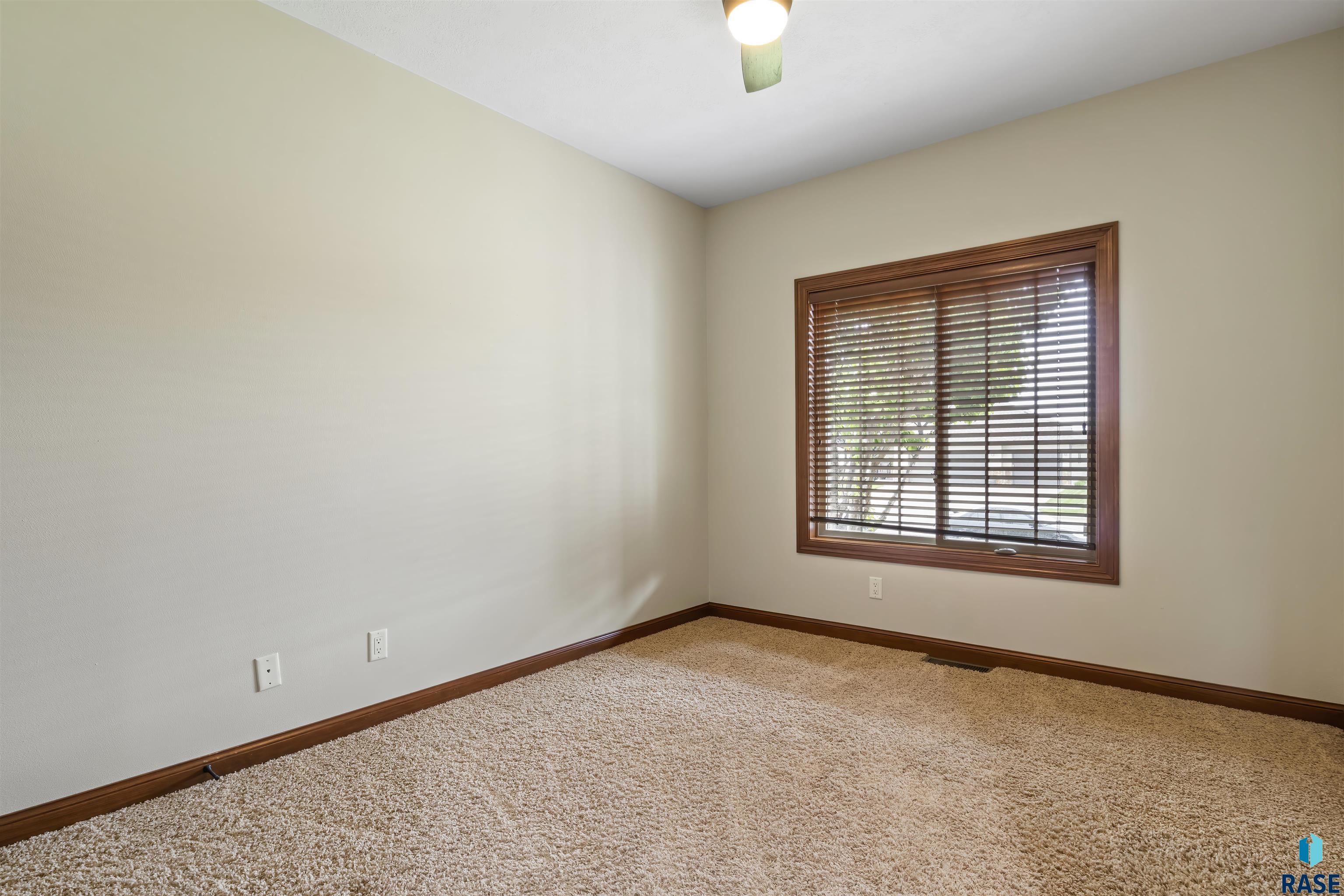 4004 W 90th St Street, Sioux Falls, South Dakota image 42