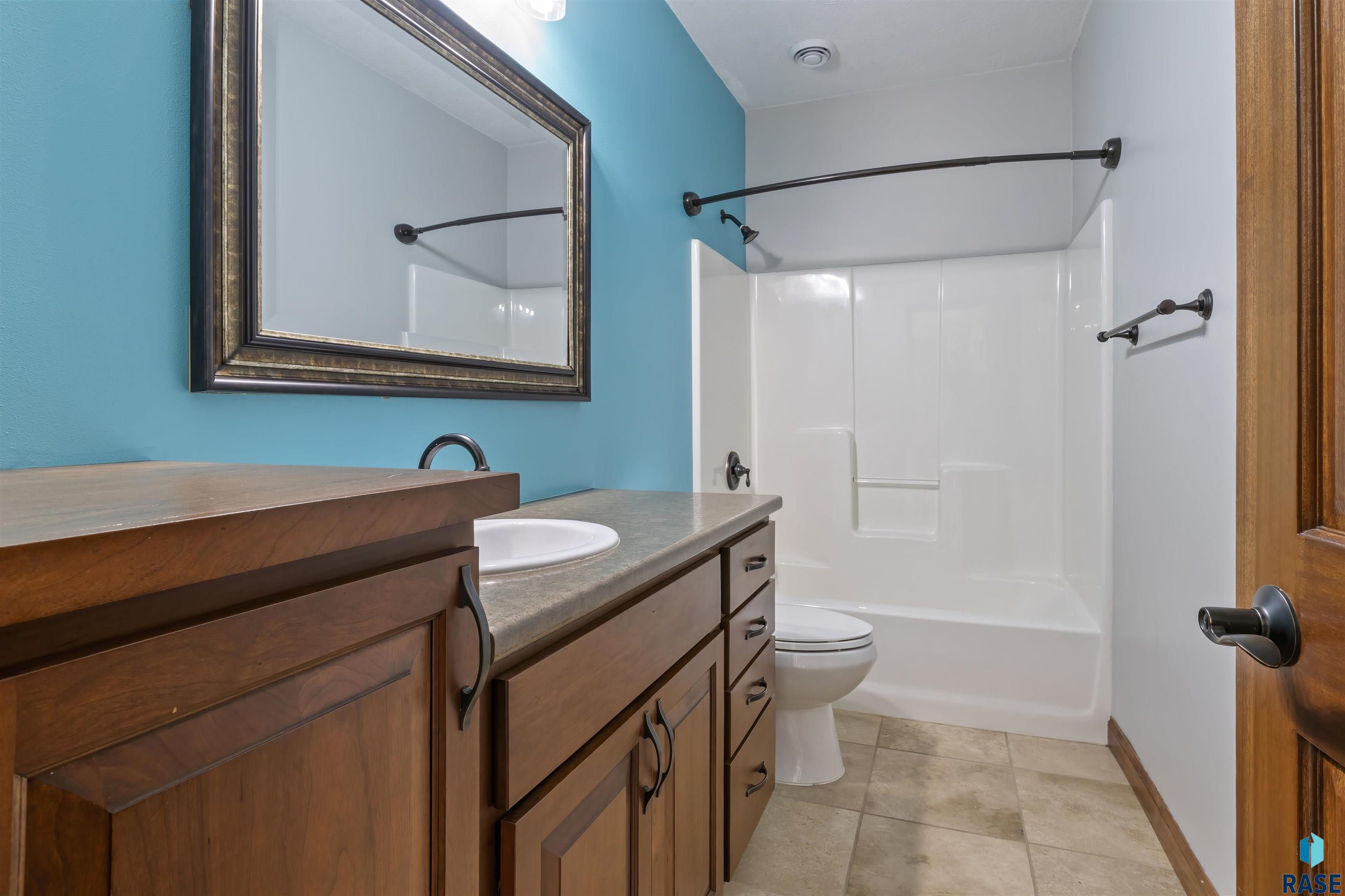 Sioux Falls, South Dakota 57108, United States, 5 Bedrooms Bedrooms, ,3 BathroomsBathrooms,Residential,Active,126773