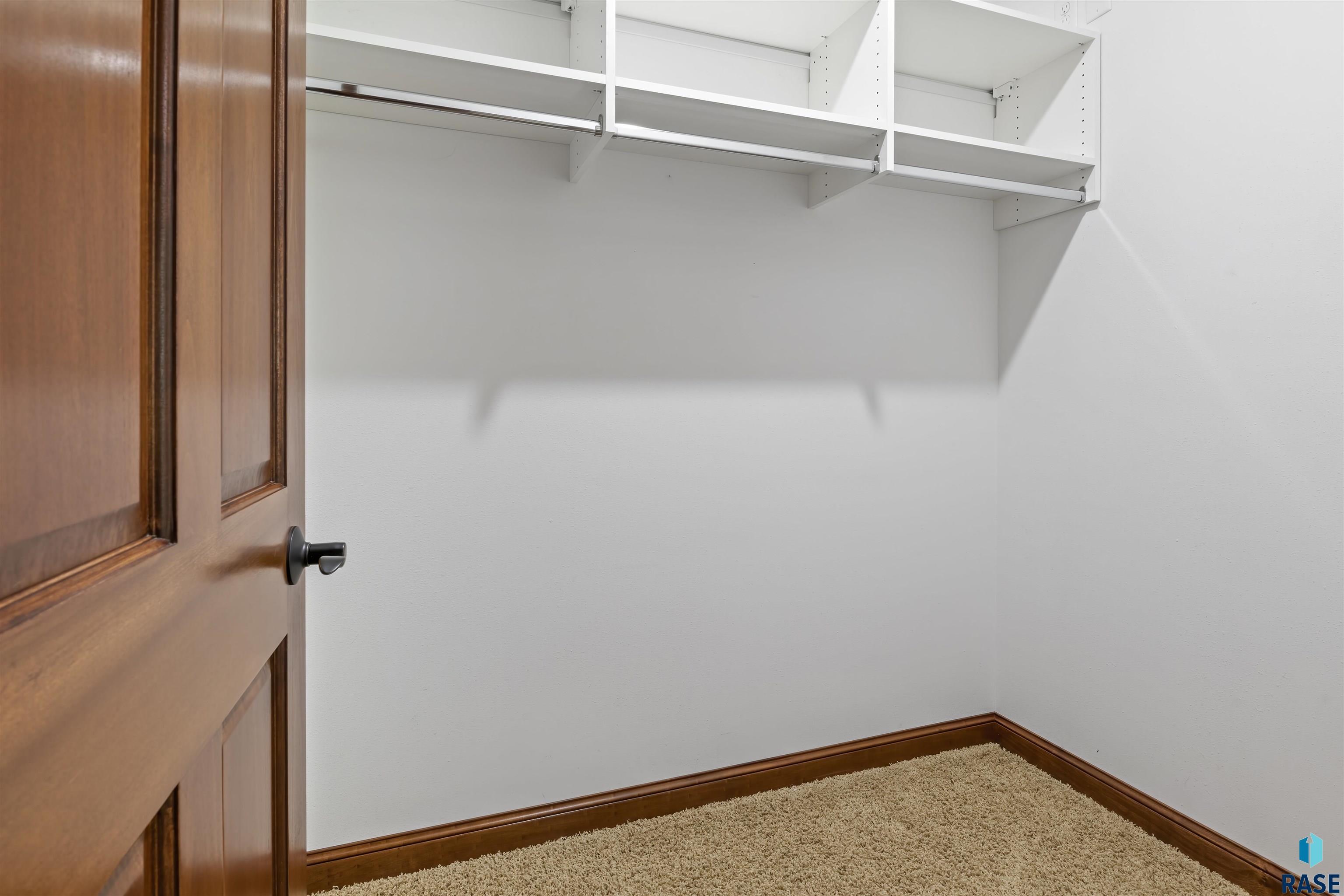 Sioux Falls, South Dakota 57108, United States, 5 Bedrooms Bedrooms, ,3 BathroomsBathrooms,Residential,Active,126773