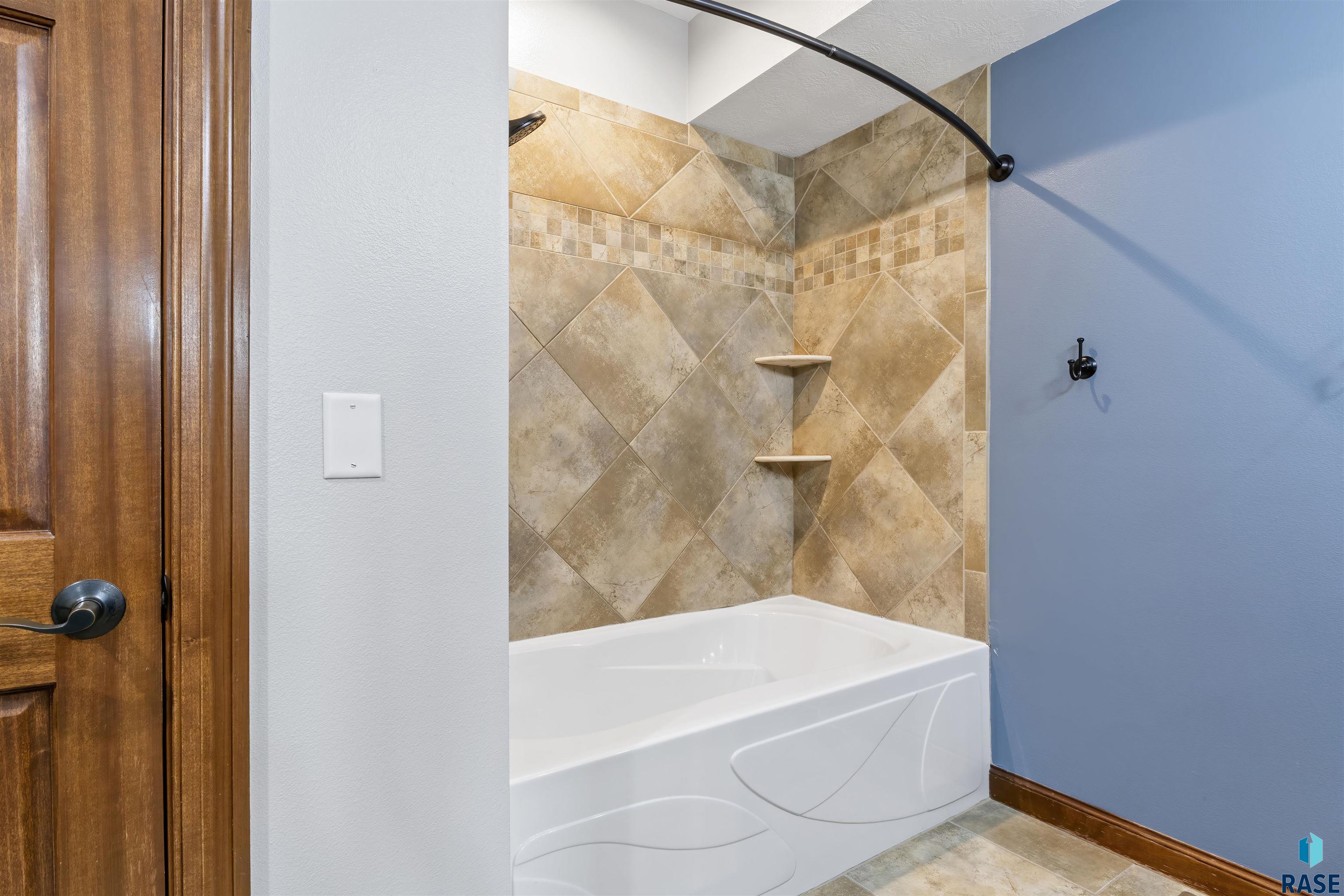 4004 W 90th St Street, Sioux Falls, South Dakota image 32