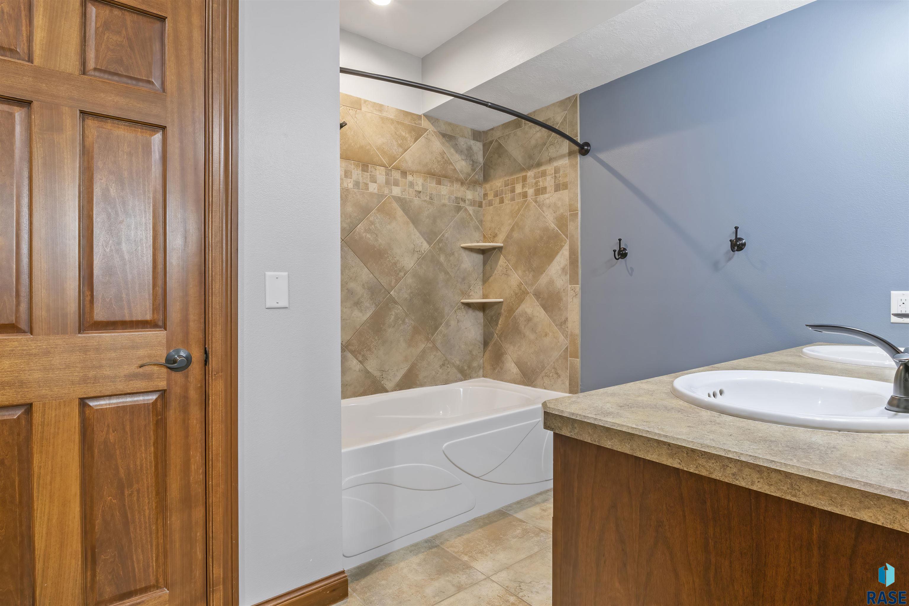 4004 W 90th St Street, Sioux Falls, South Dakota image 31