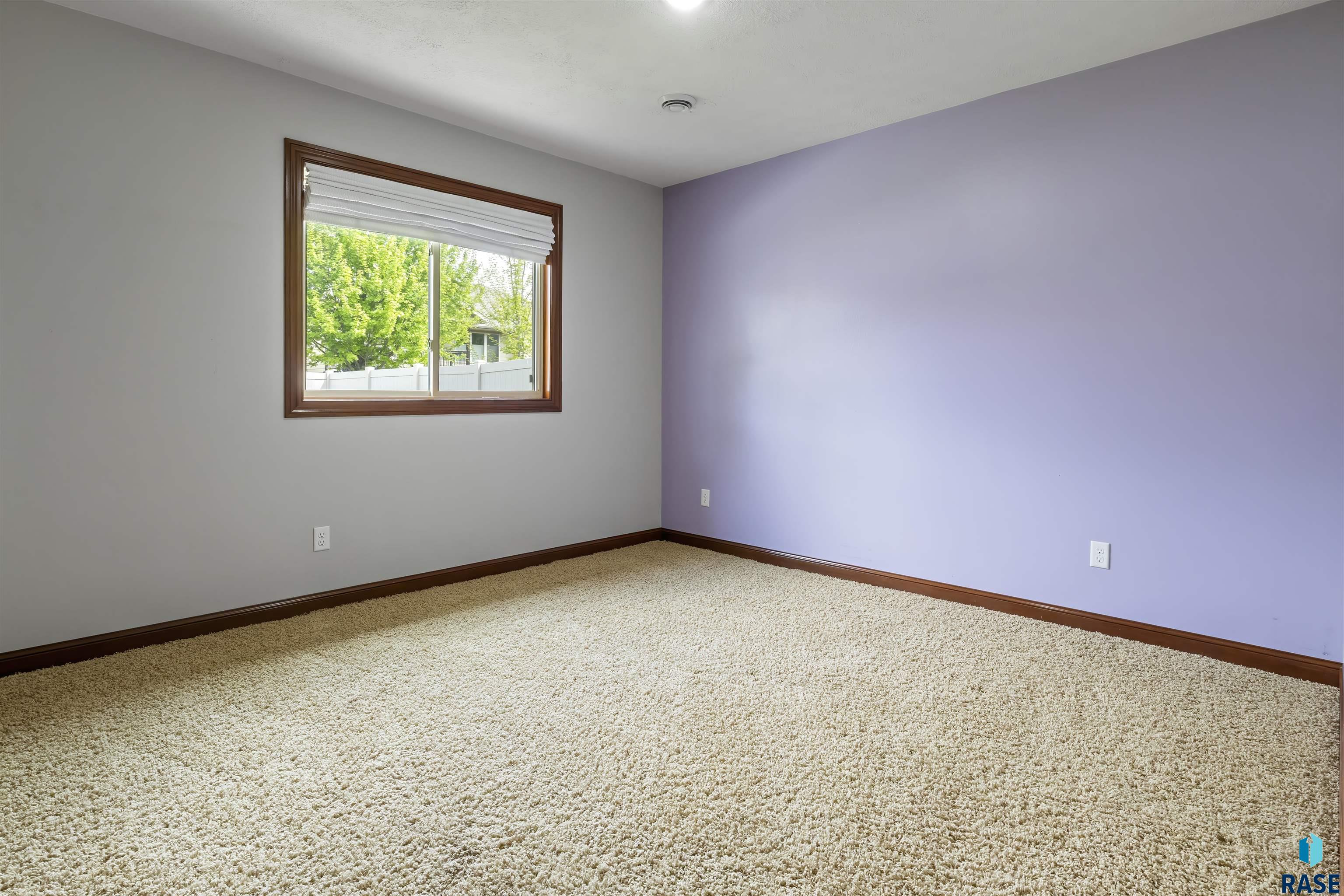 Sioux Falls, South Dakota 57108, United States, 5 Bedrooms Bedrooms, ,3 BathroomsBathrooms,Residential,Active,126773