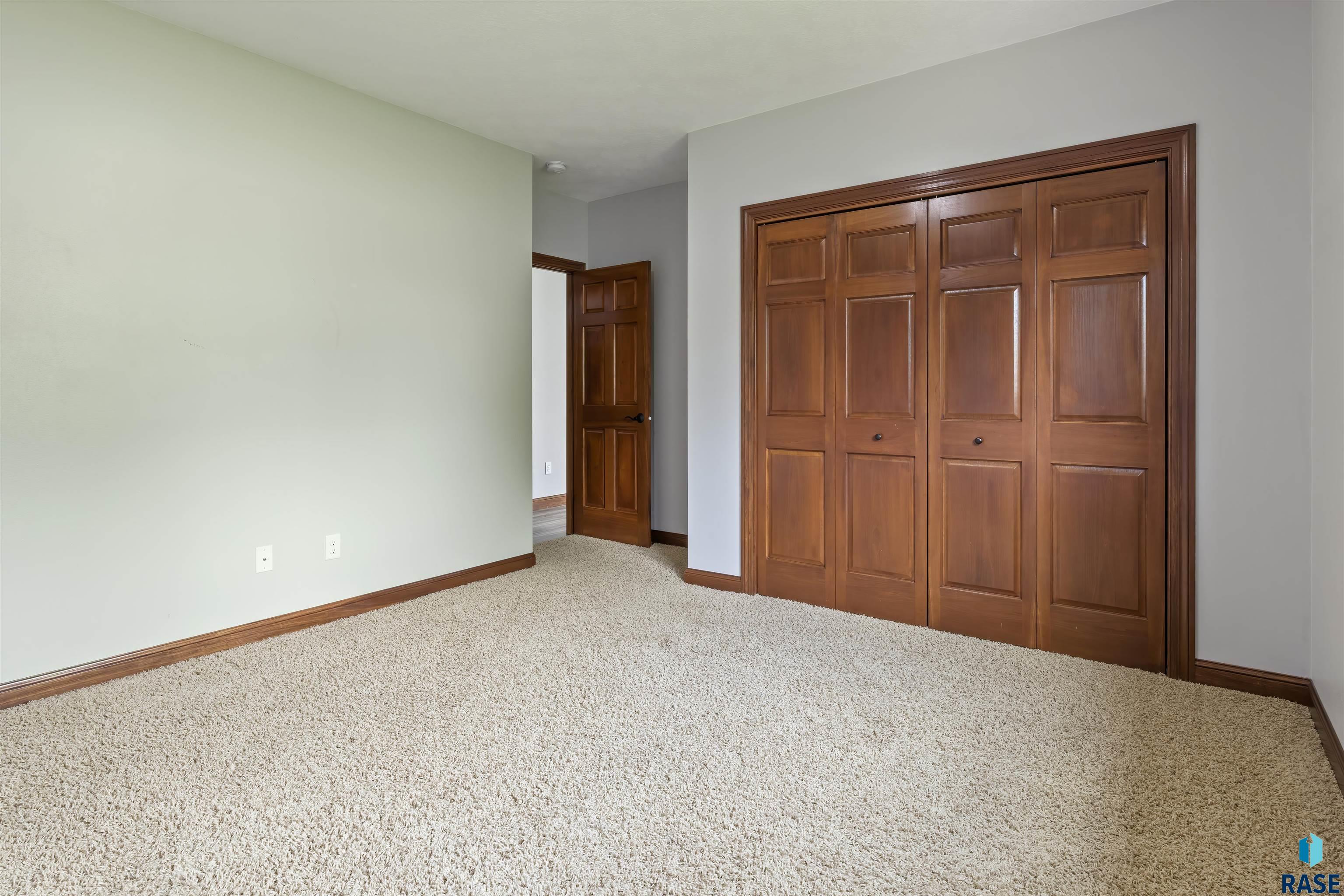 Sioux Falls, South Dakota 57108, United States, 5 Bedrooms Bedrooms, ,3 BathroomsBathrooms,Residential,Active,126773