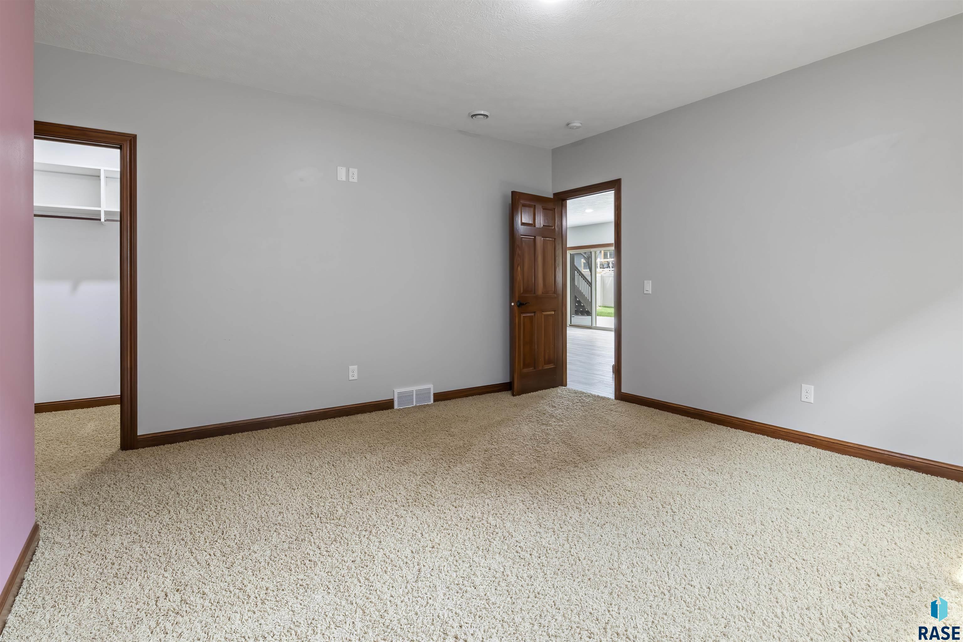 Sioux Falls, South Dakota 57108, United States, 5 Bedrooms Bedrooms, ,3 BathroomsBathrooms,Residential,Active,126773